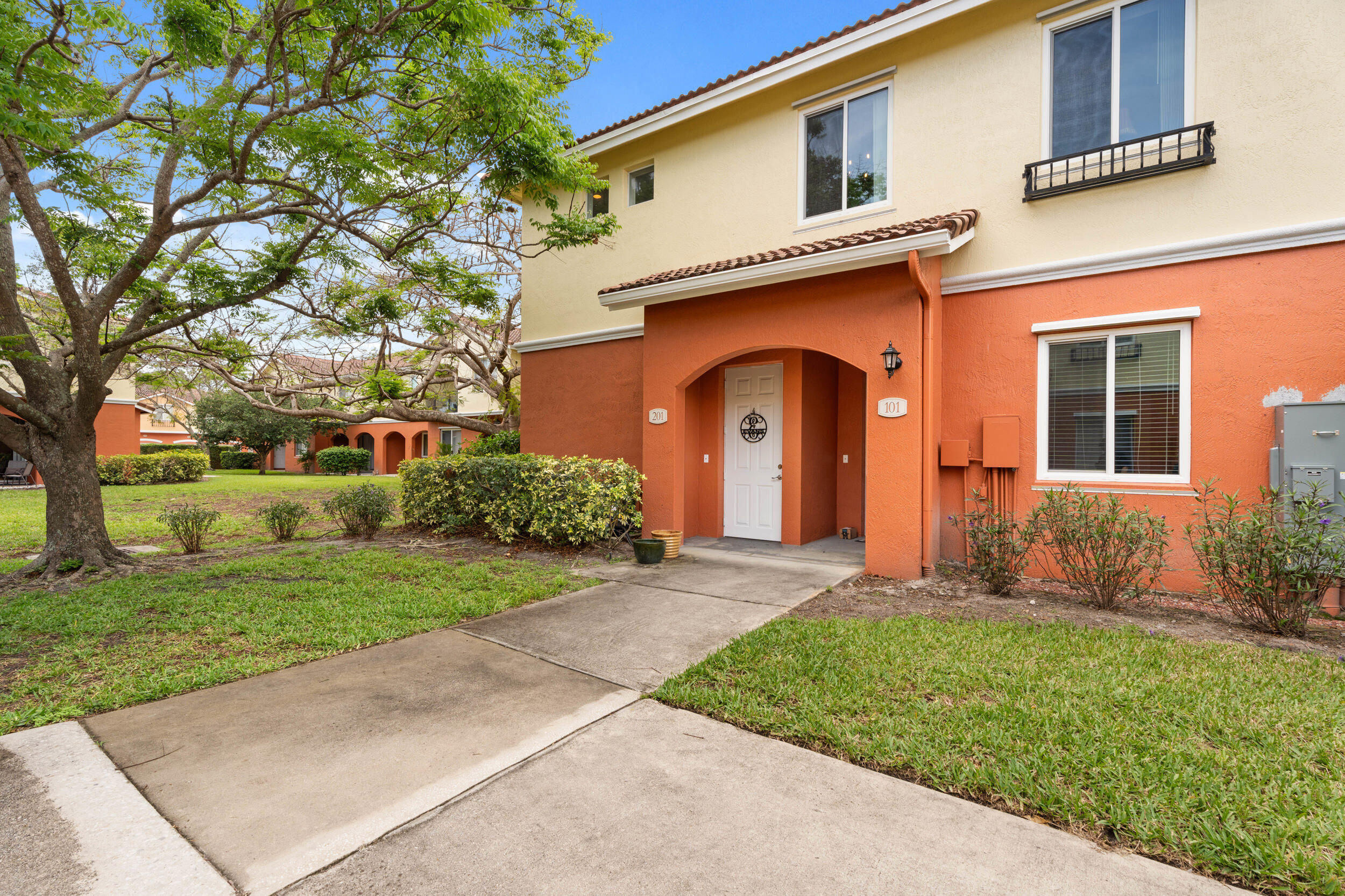 42 SE Sedona Circle 201