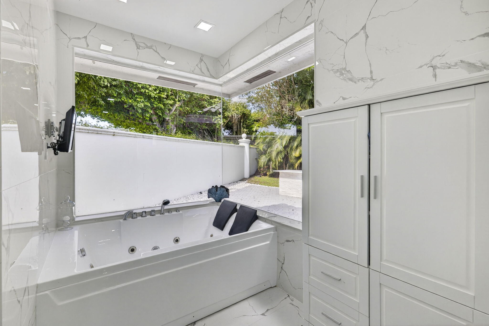 2673 NW 64th Boulevard