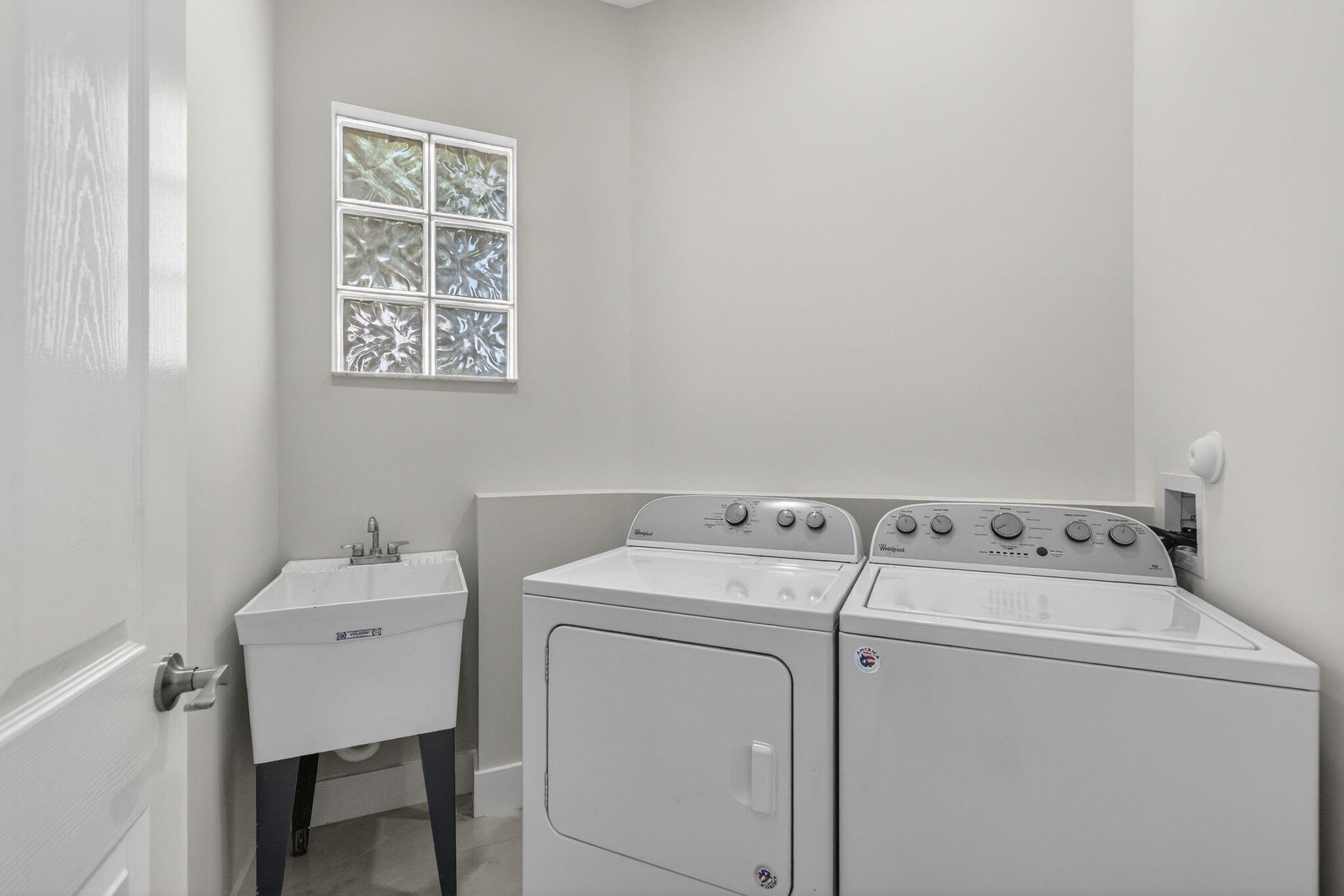 6935 Fairway Lakes Drive