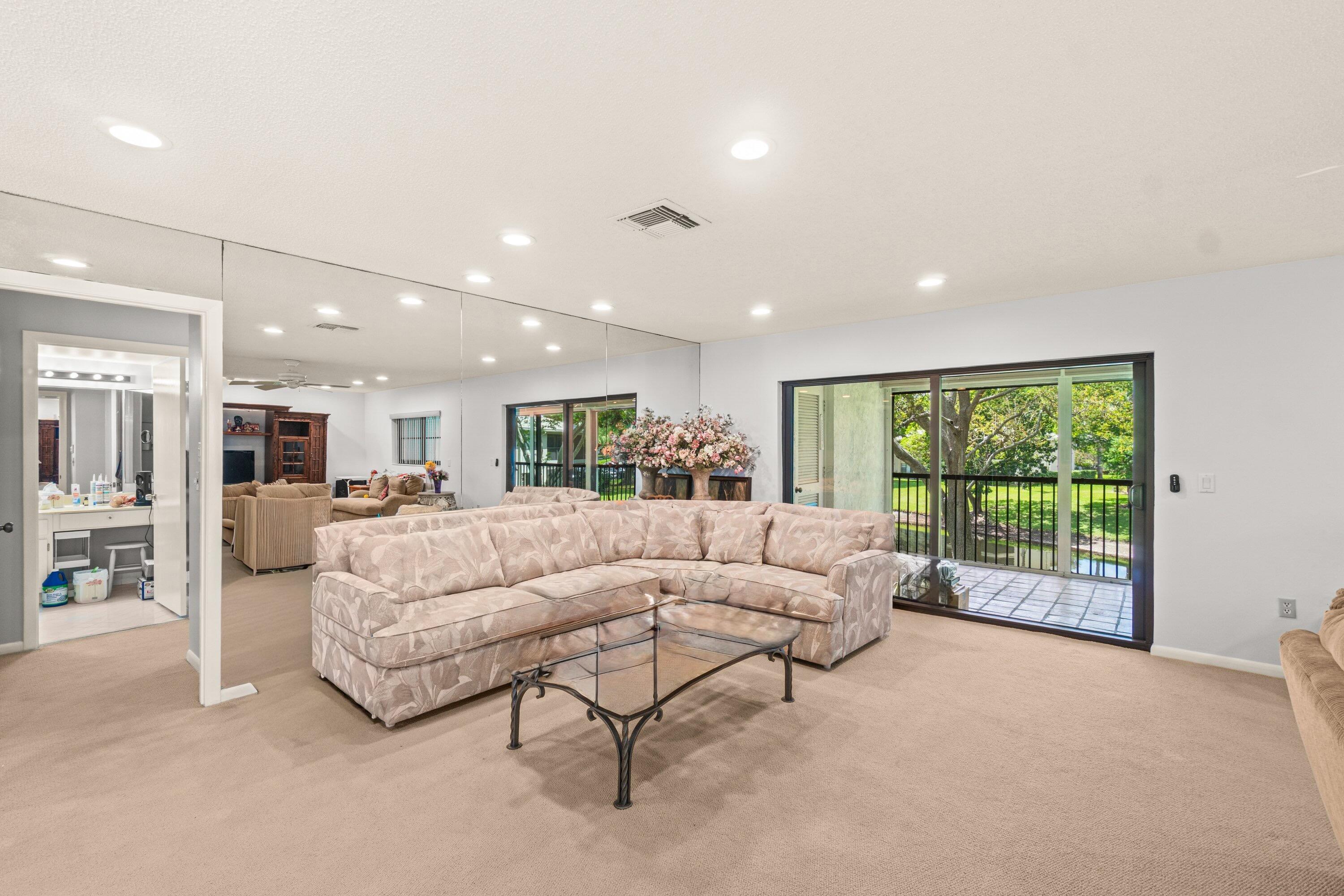 46 Stratford Lane W D