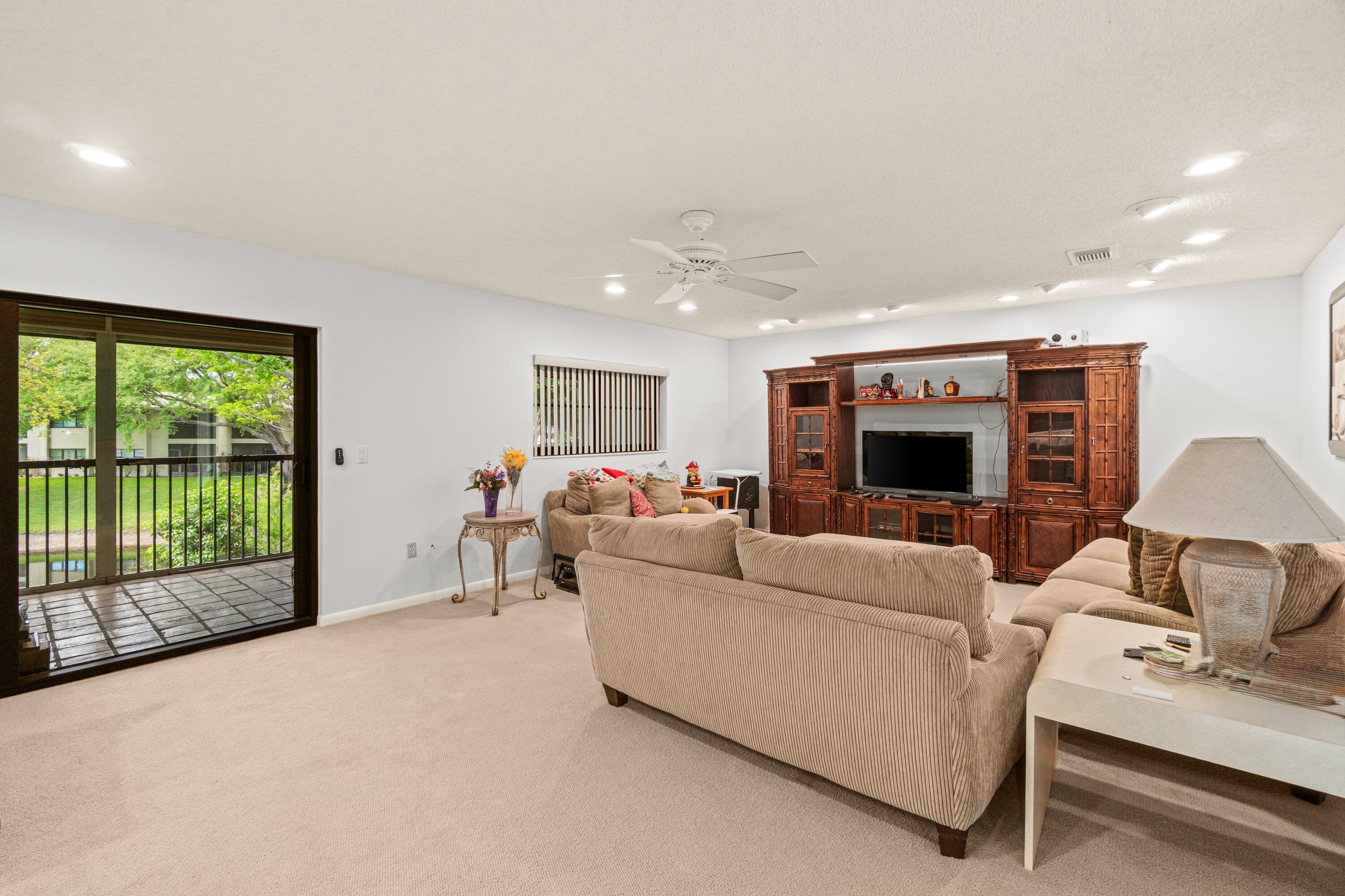 46 Stratford Lane W D
