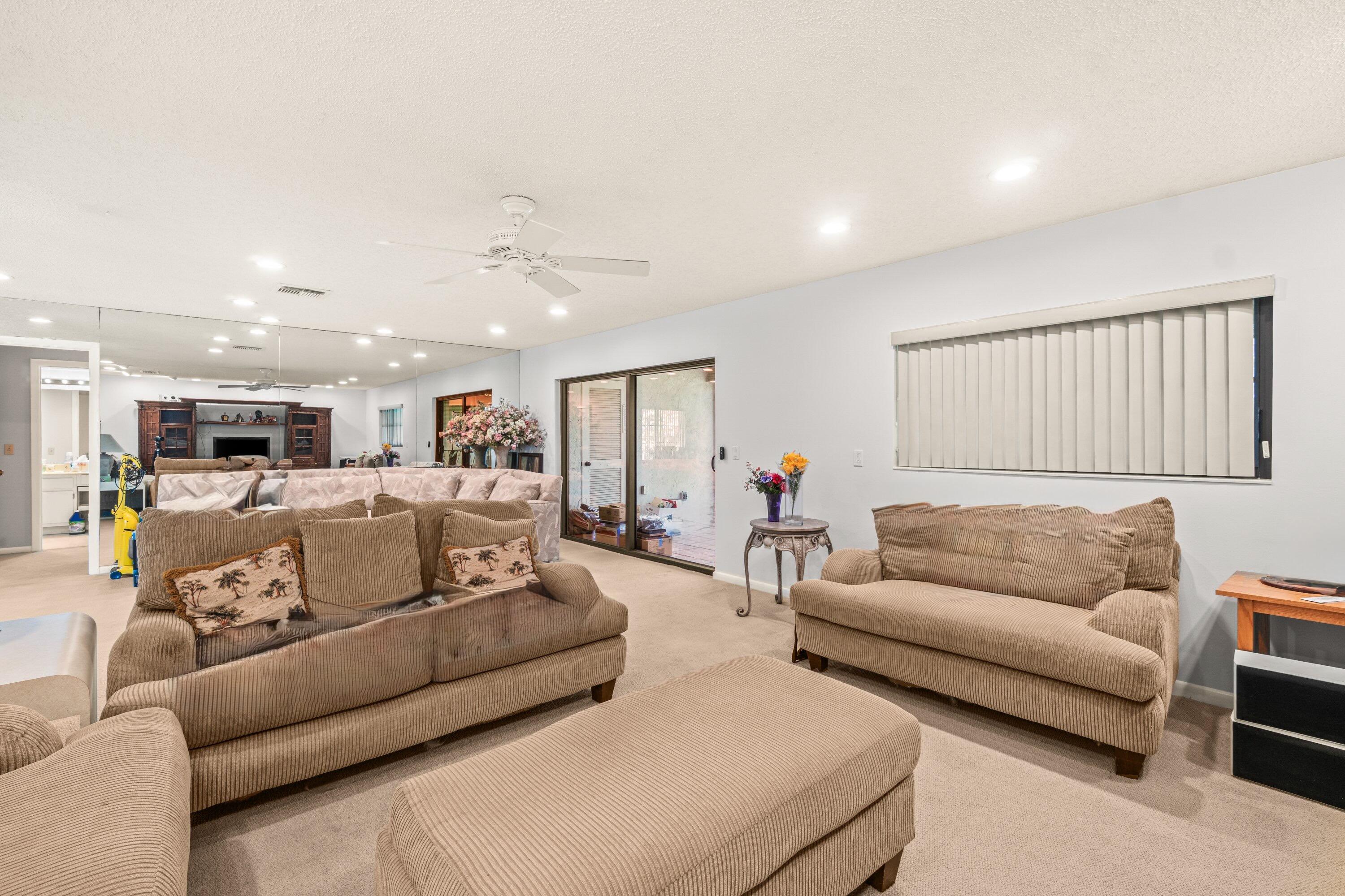 46 Stratford Lane W D