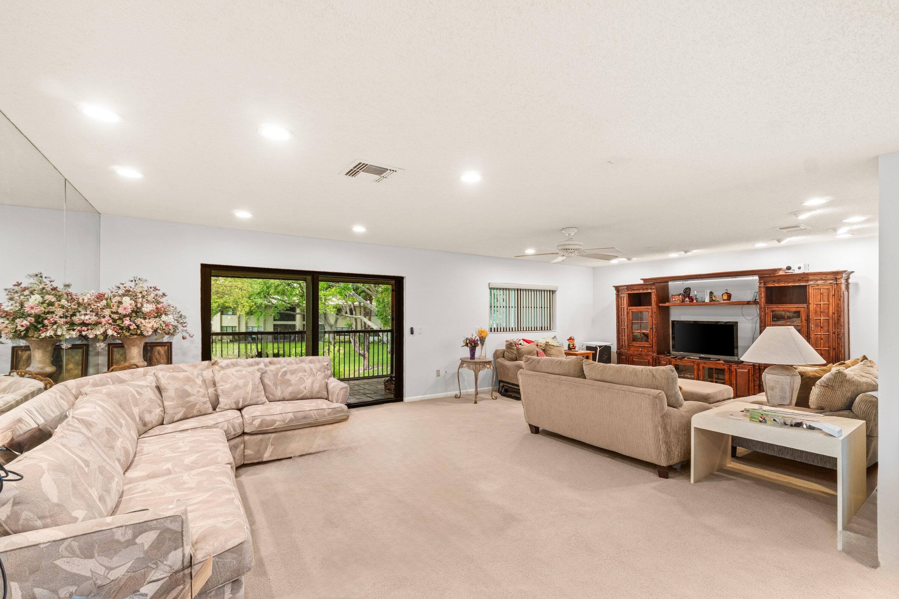 46 Stratford Lane W D