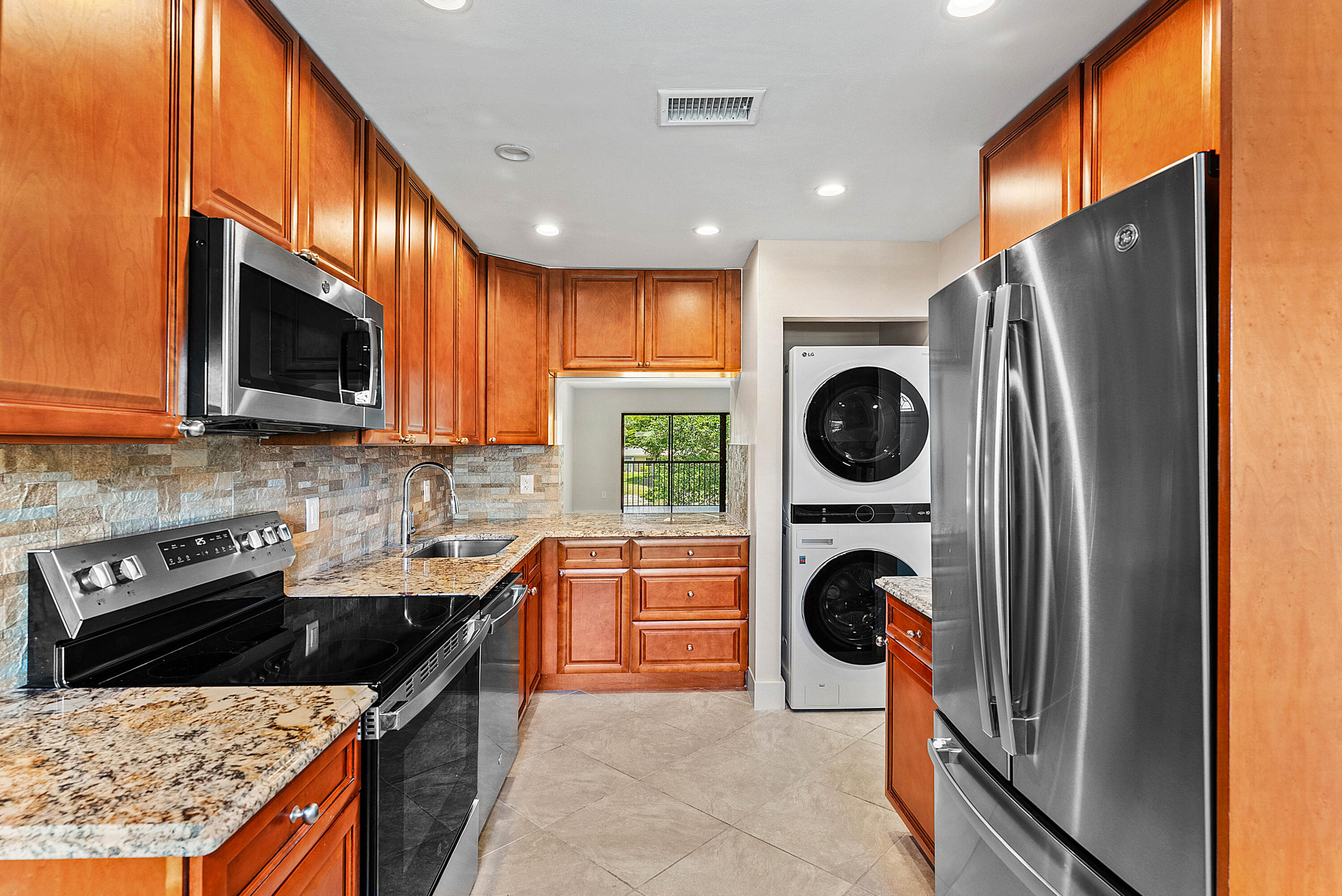 24 Stratford Drive E Unit F