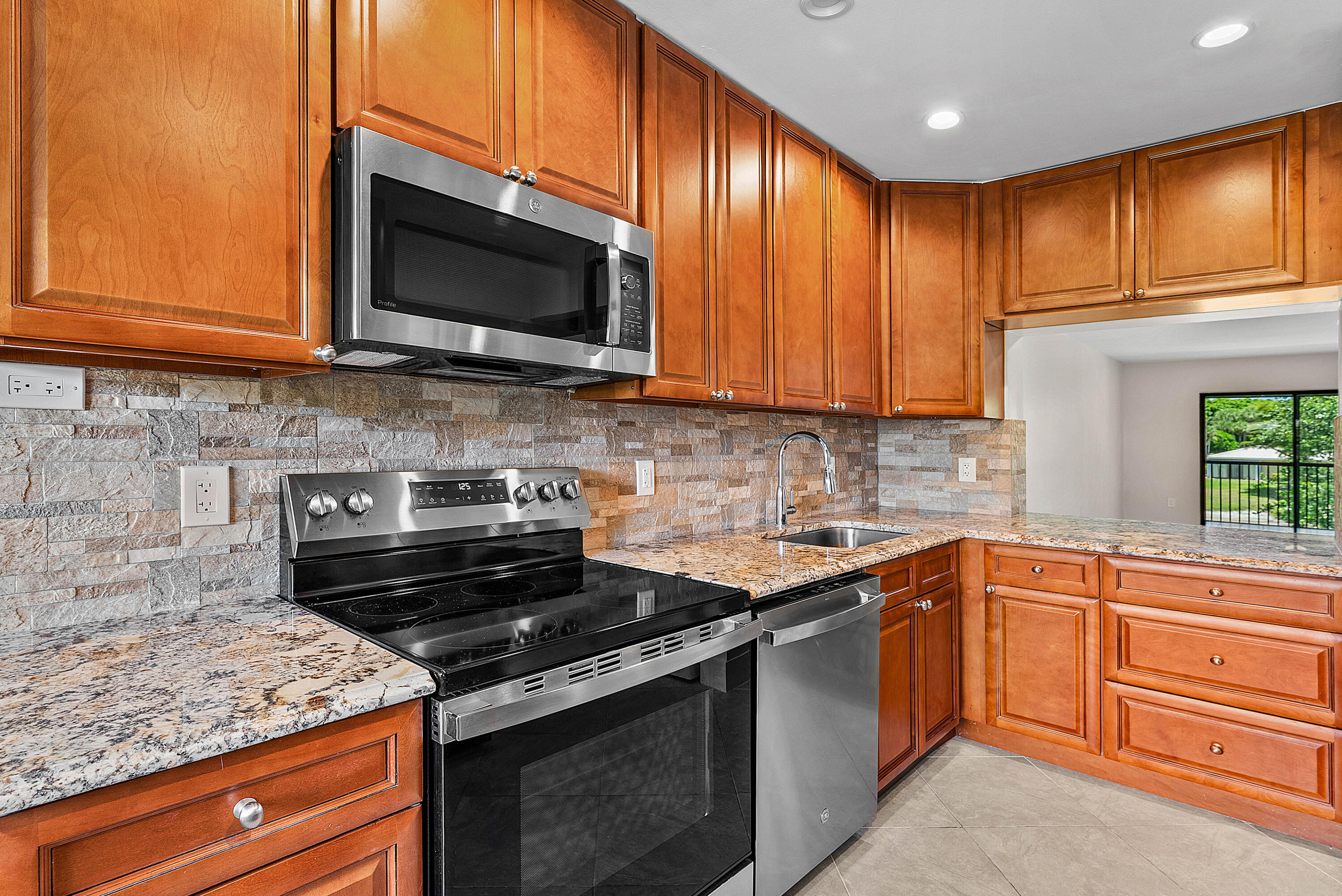 24 Stratford Drive E Unit F