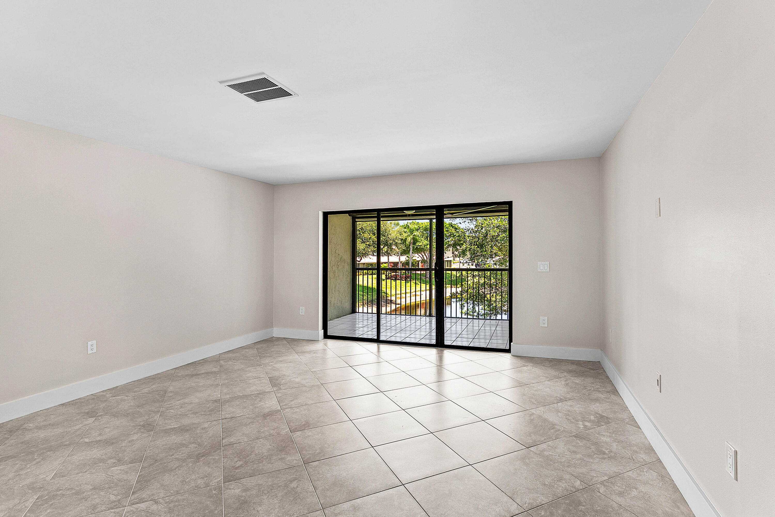 24 Stratford Drive E Unit F