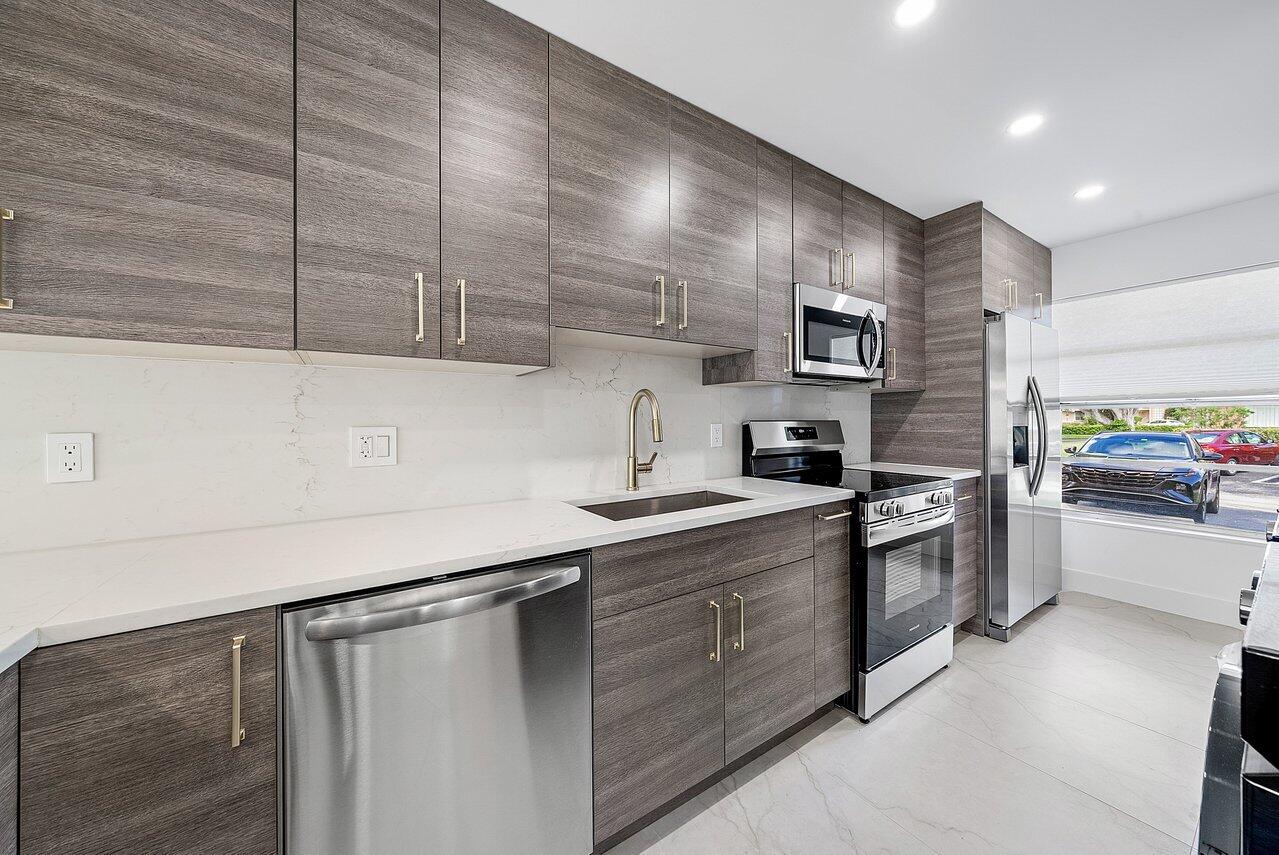 1541 NW 20th Avenue 101
