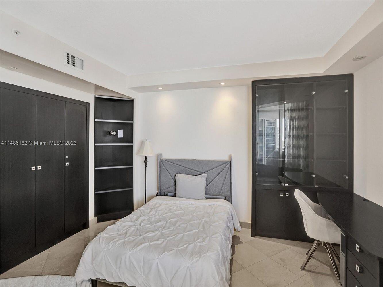 17555 Collins Avenue 1805