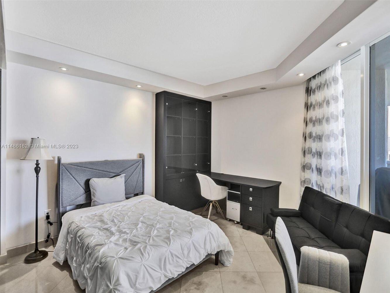 17555 Collins Avenue 1805