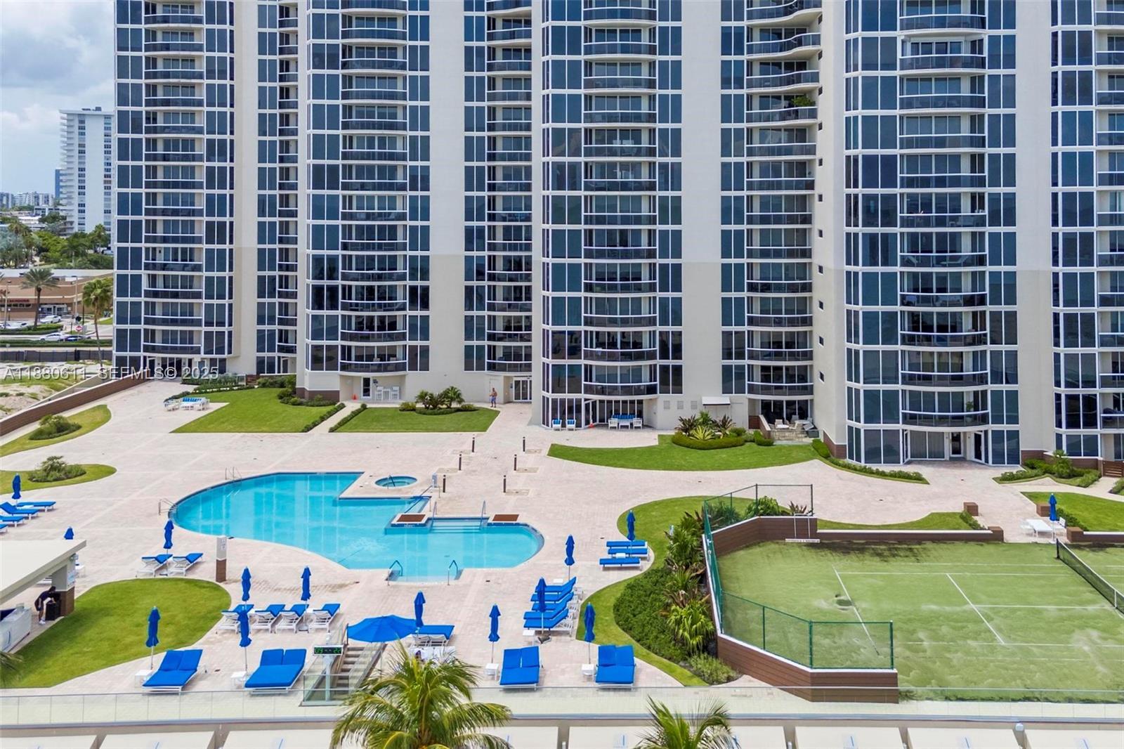 17555 Collins Avenue 1805