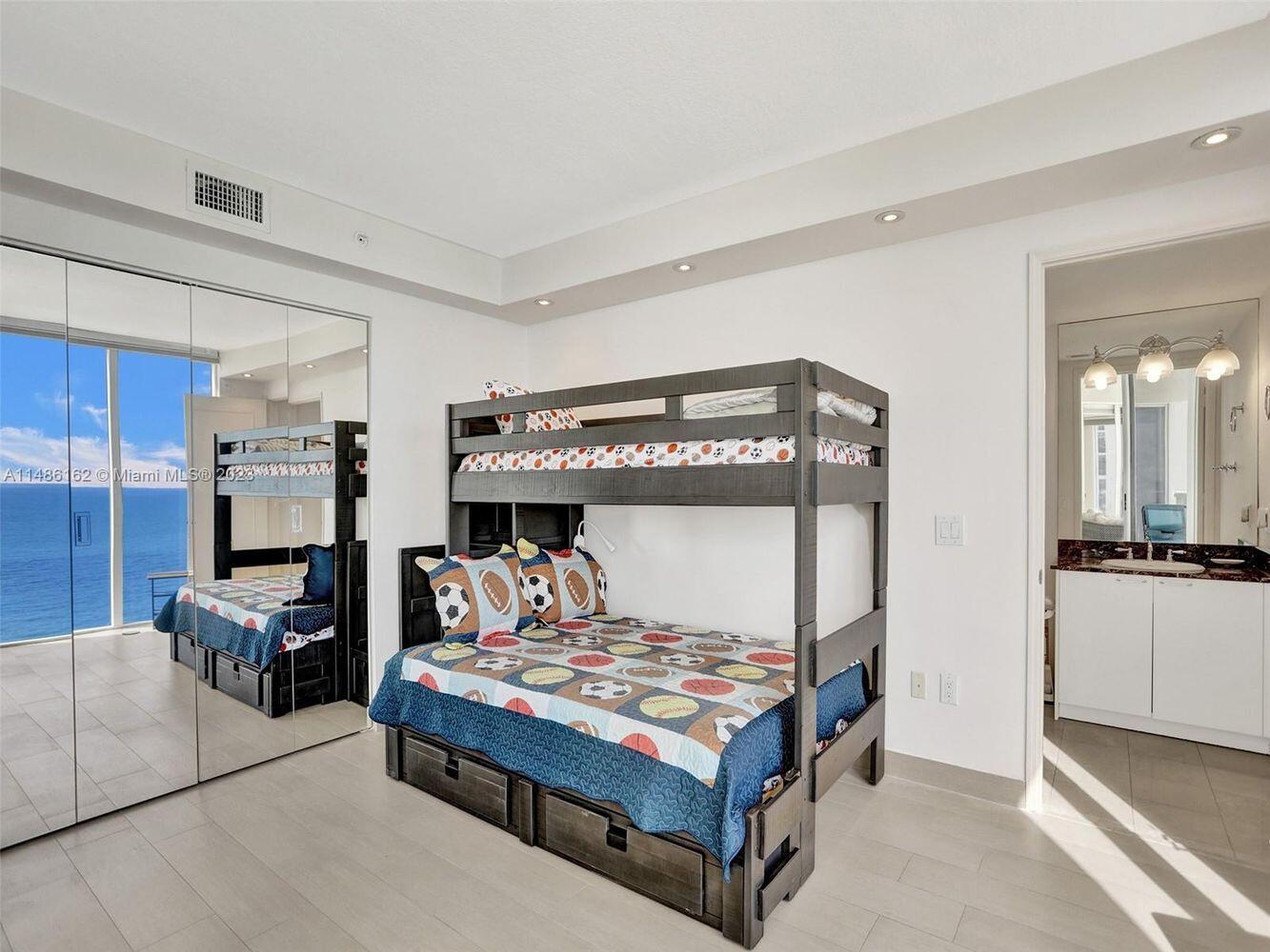 17555 Collins Avenue 1805