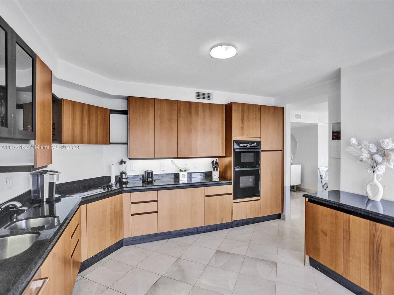 17555 Collins Avenue 1805