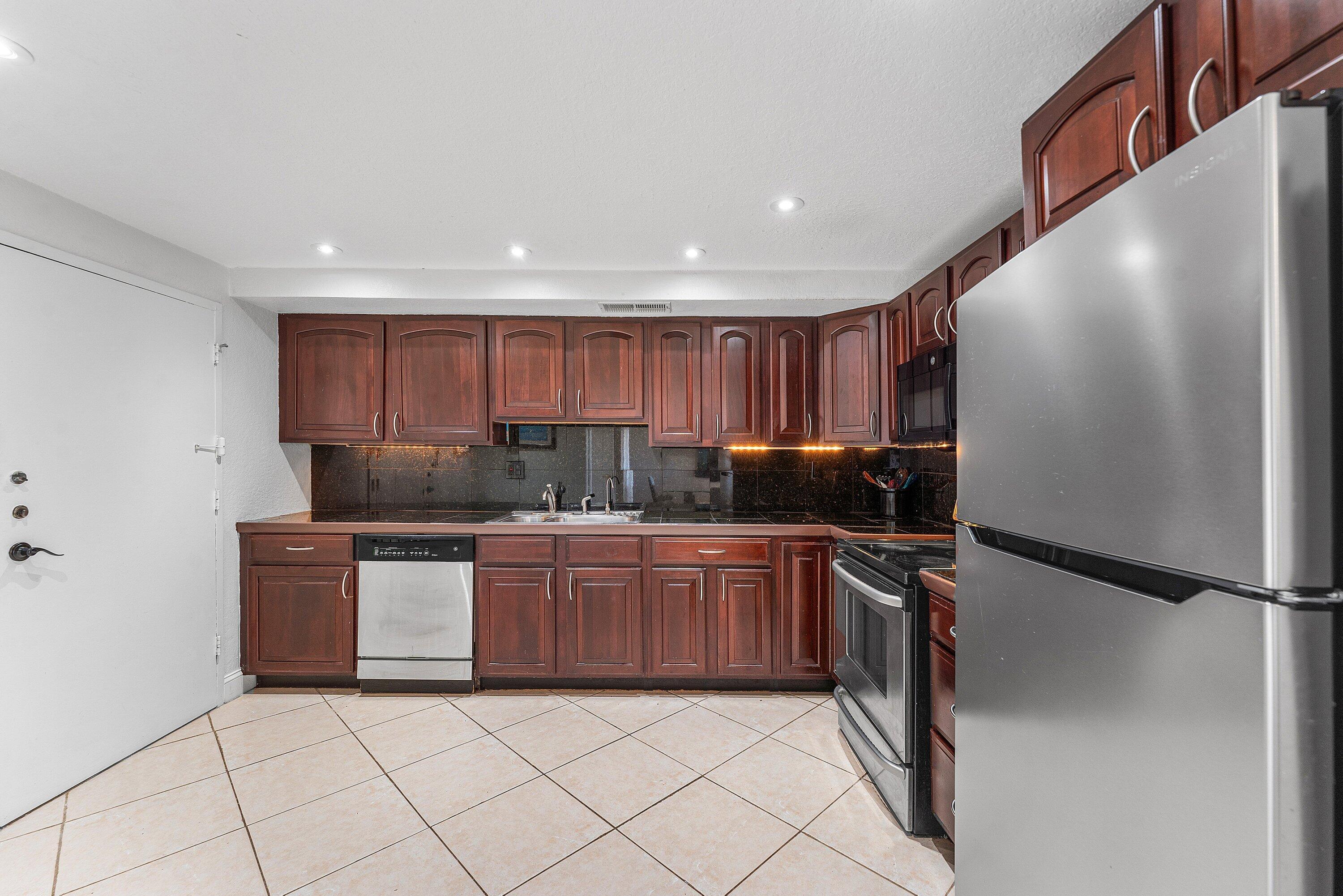 1600 S Ocean Drive 7h