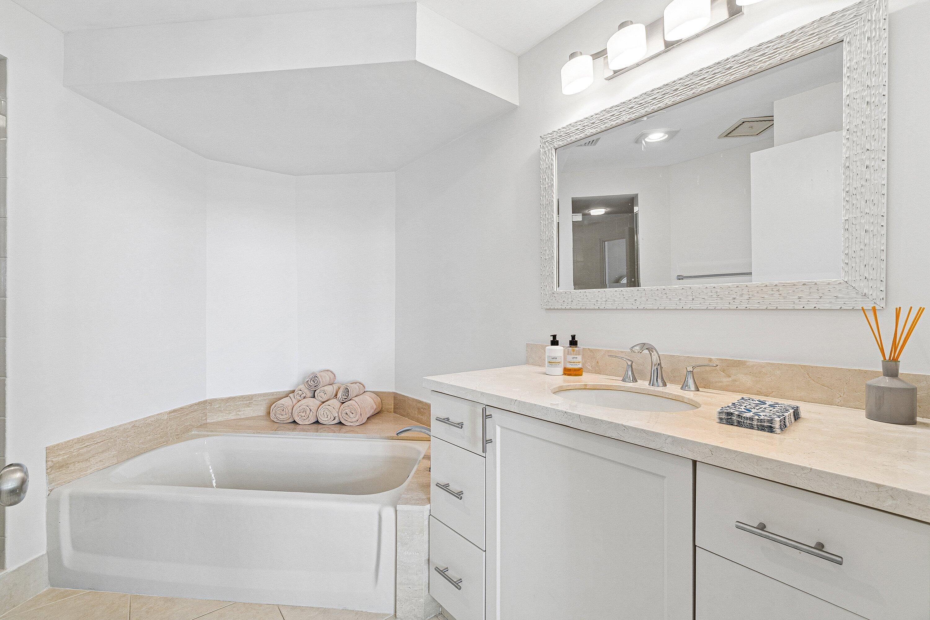 300 SE 5th Avenue Ph 8120