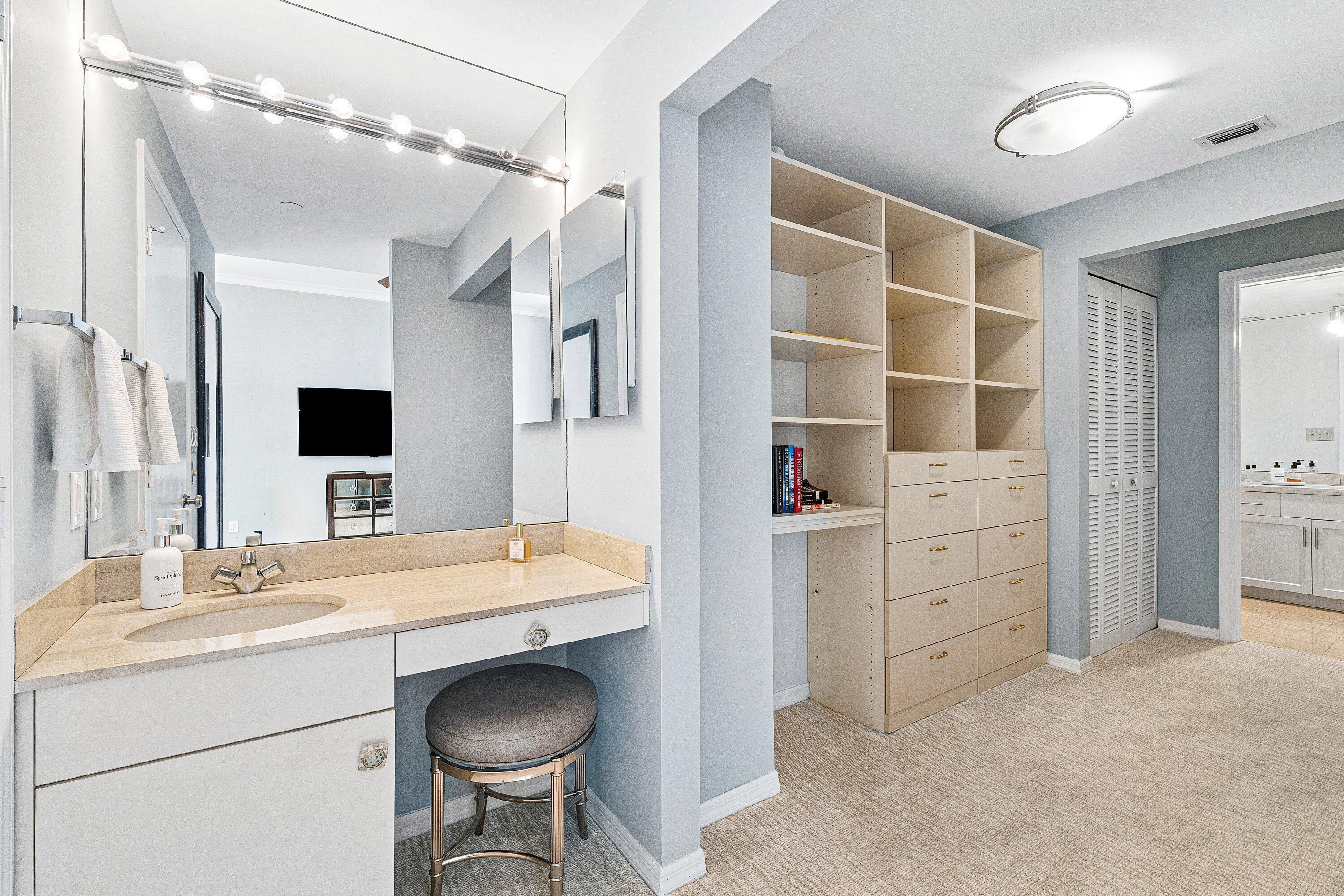 300 SE 5th Avenue Ph 8120