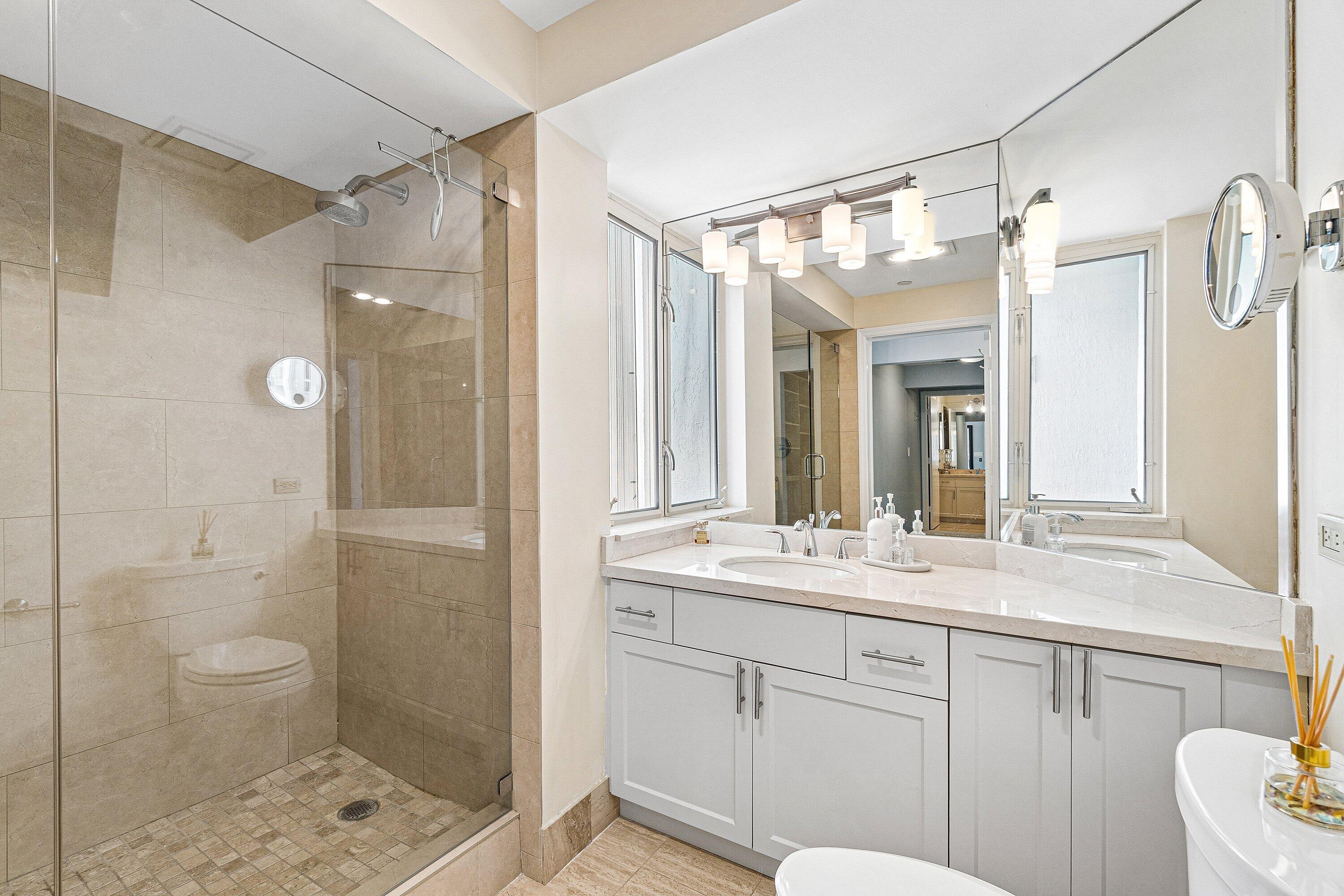 300 SE 5th Avenue Ph 8120