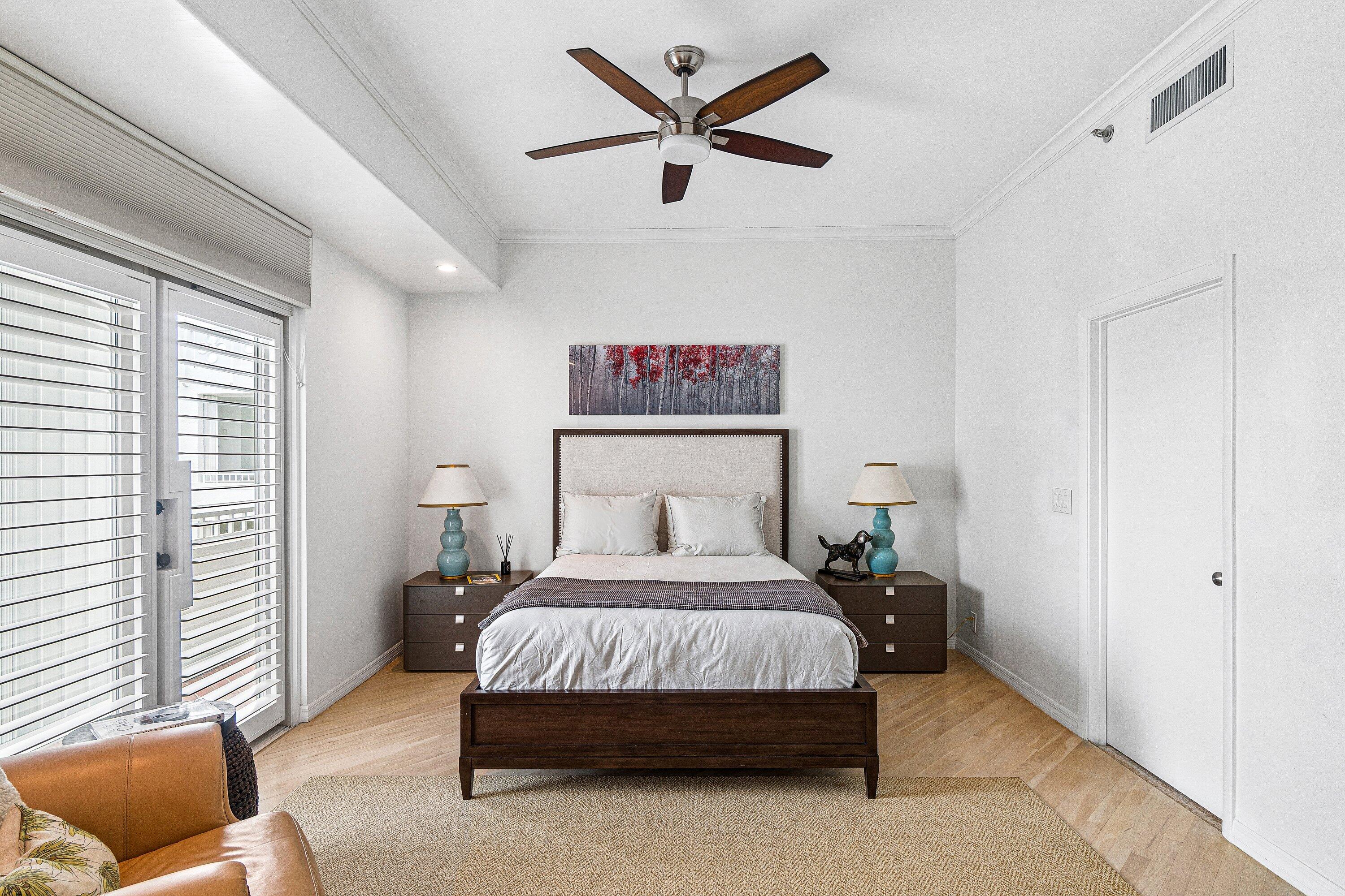 300 SE 5th Avenue Ph 8120