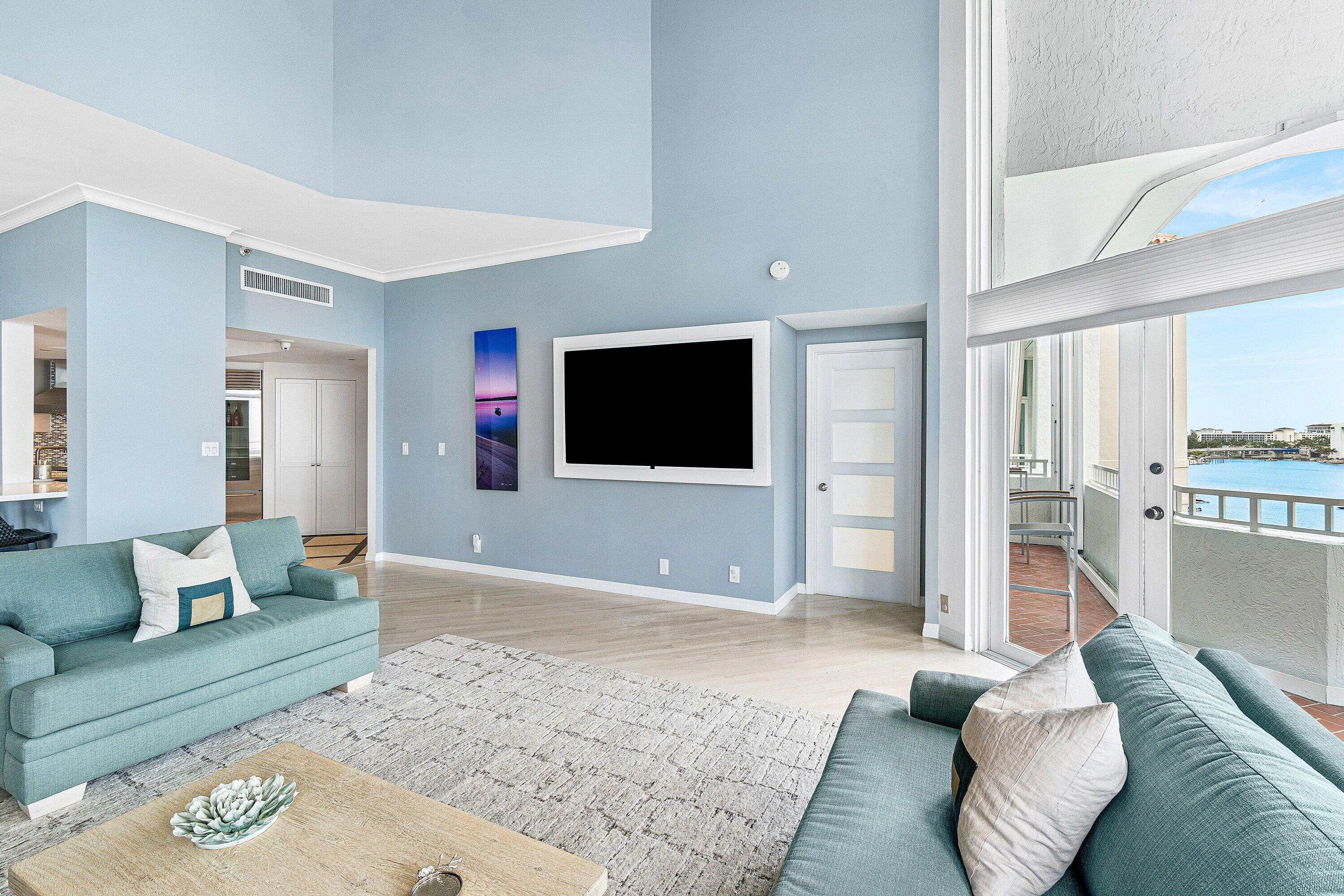 300 SE 5th Avenue Ph 8120