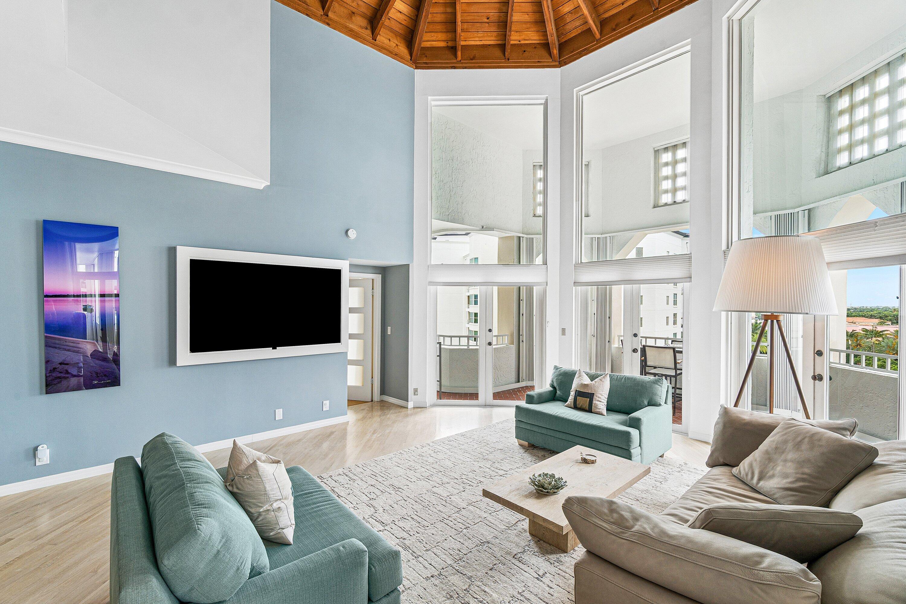 300 SE 5th Avenue Ph 8120