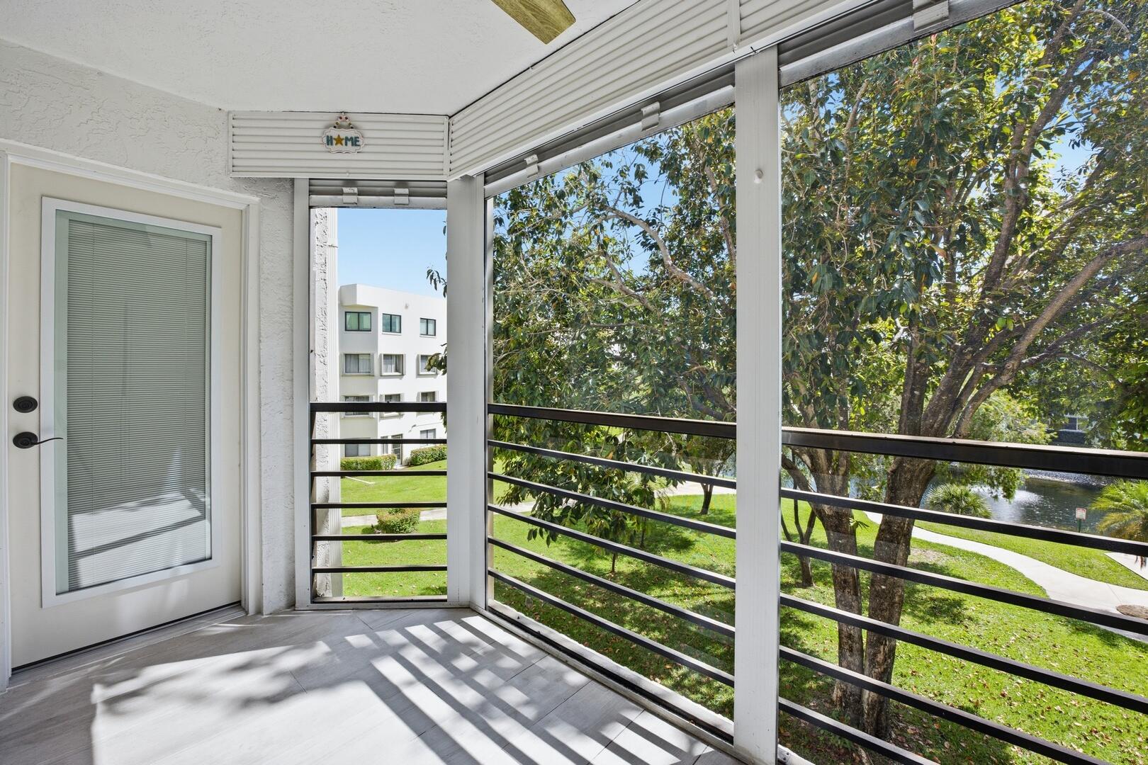 3138 Via Poinciana 306