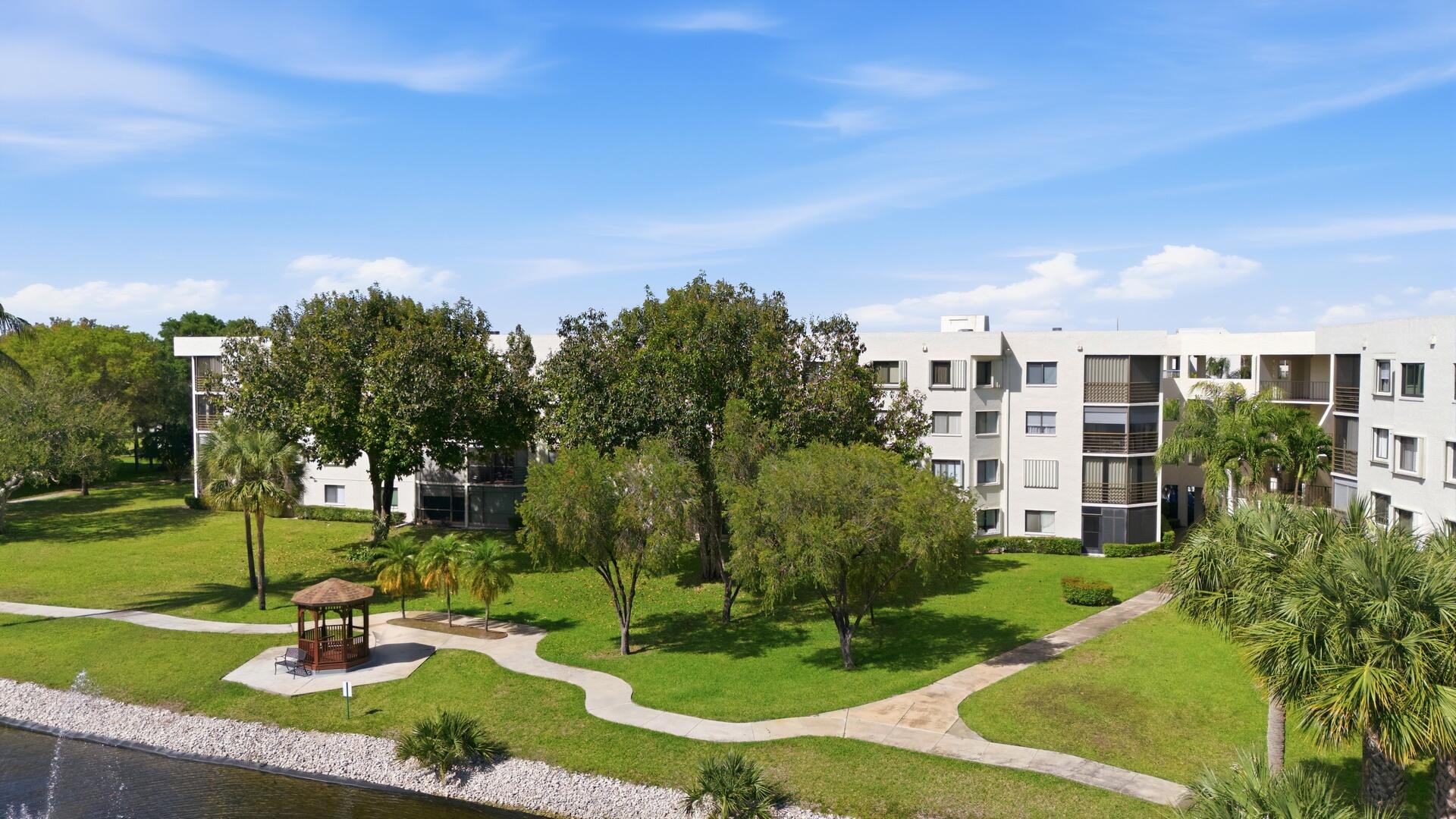 3138 Via Poinciana 306