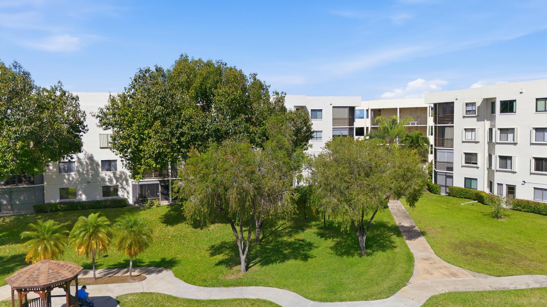 3138 Via Poinciana 306