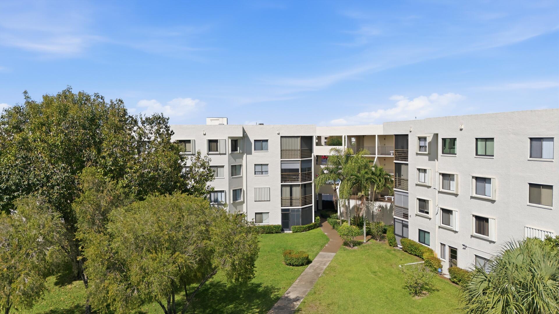 3138 Via Poinciana 306