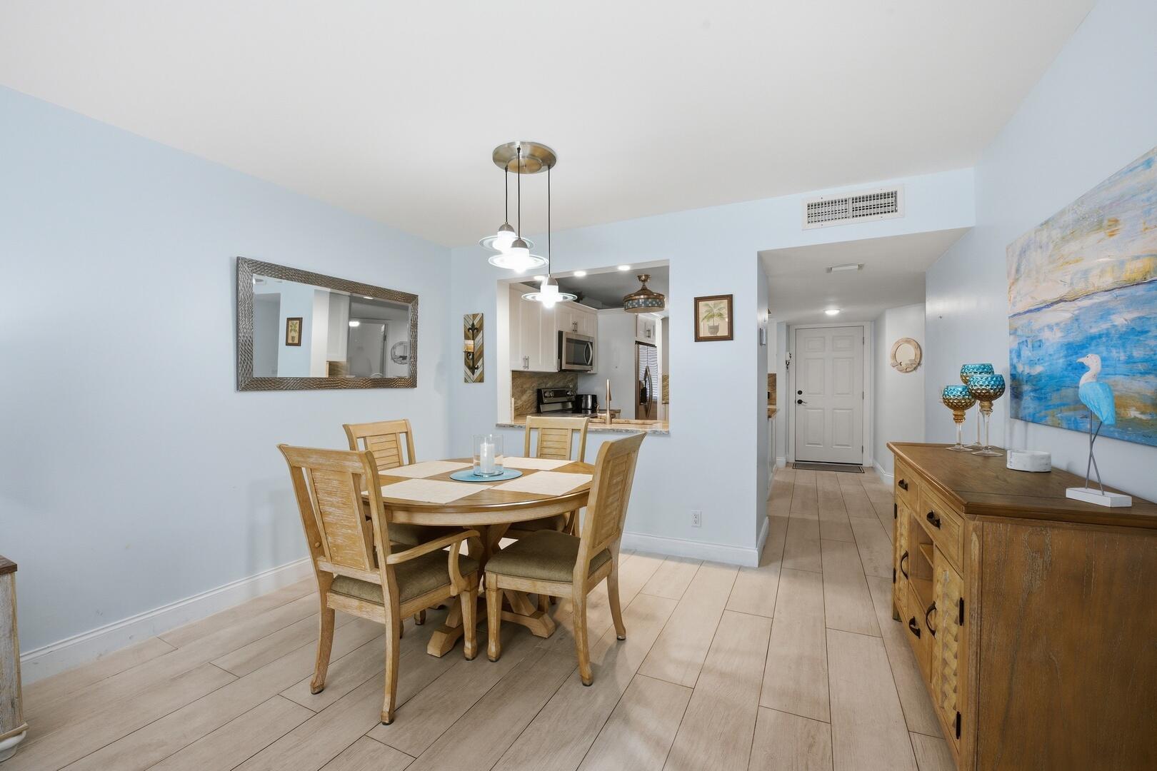 3138 Via Poinciana 306
