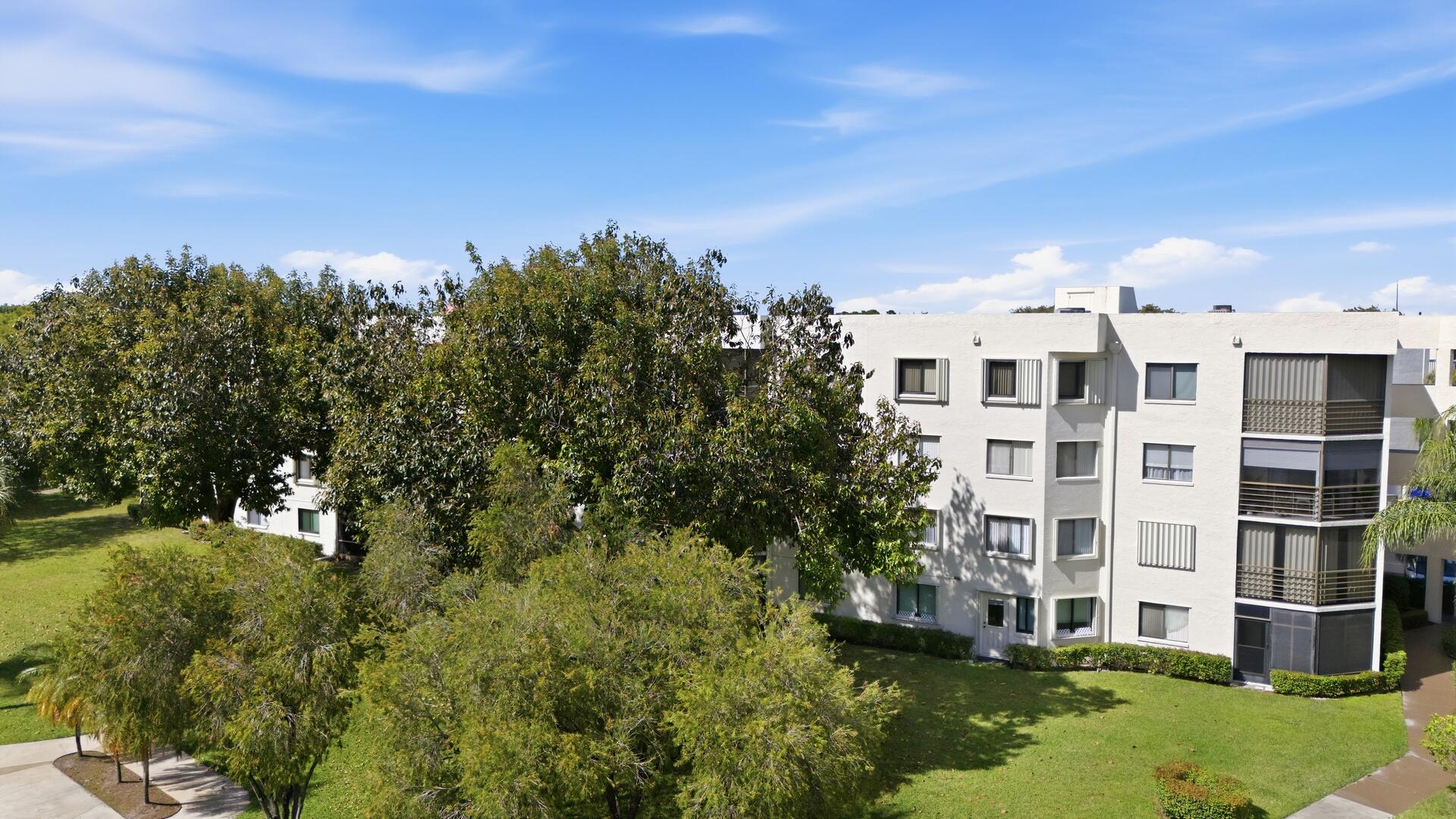 3138 Via Poinciana 306