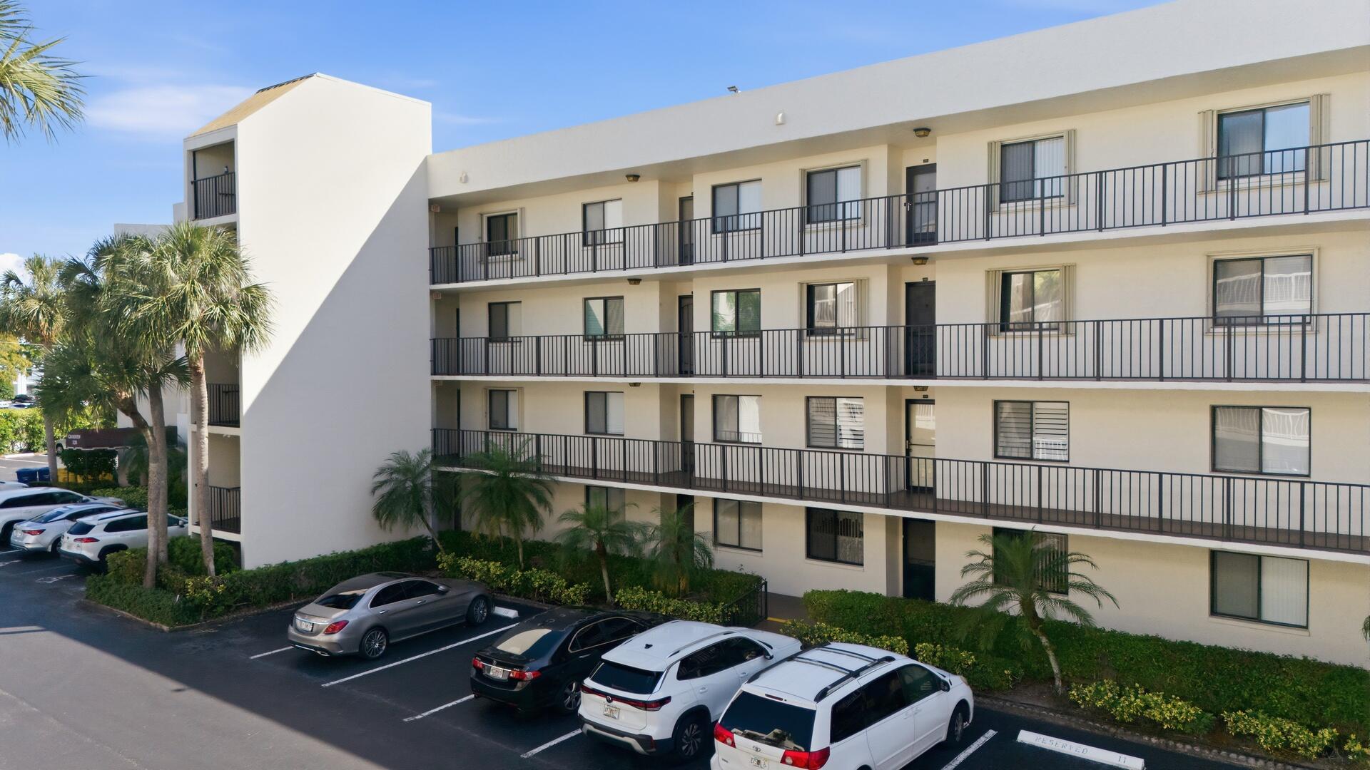 3138 Via Poinciana 306