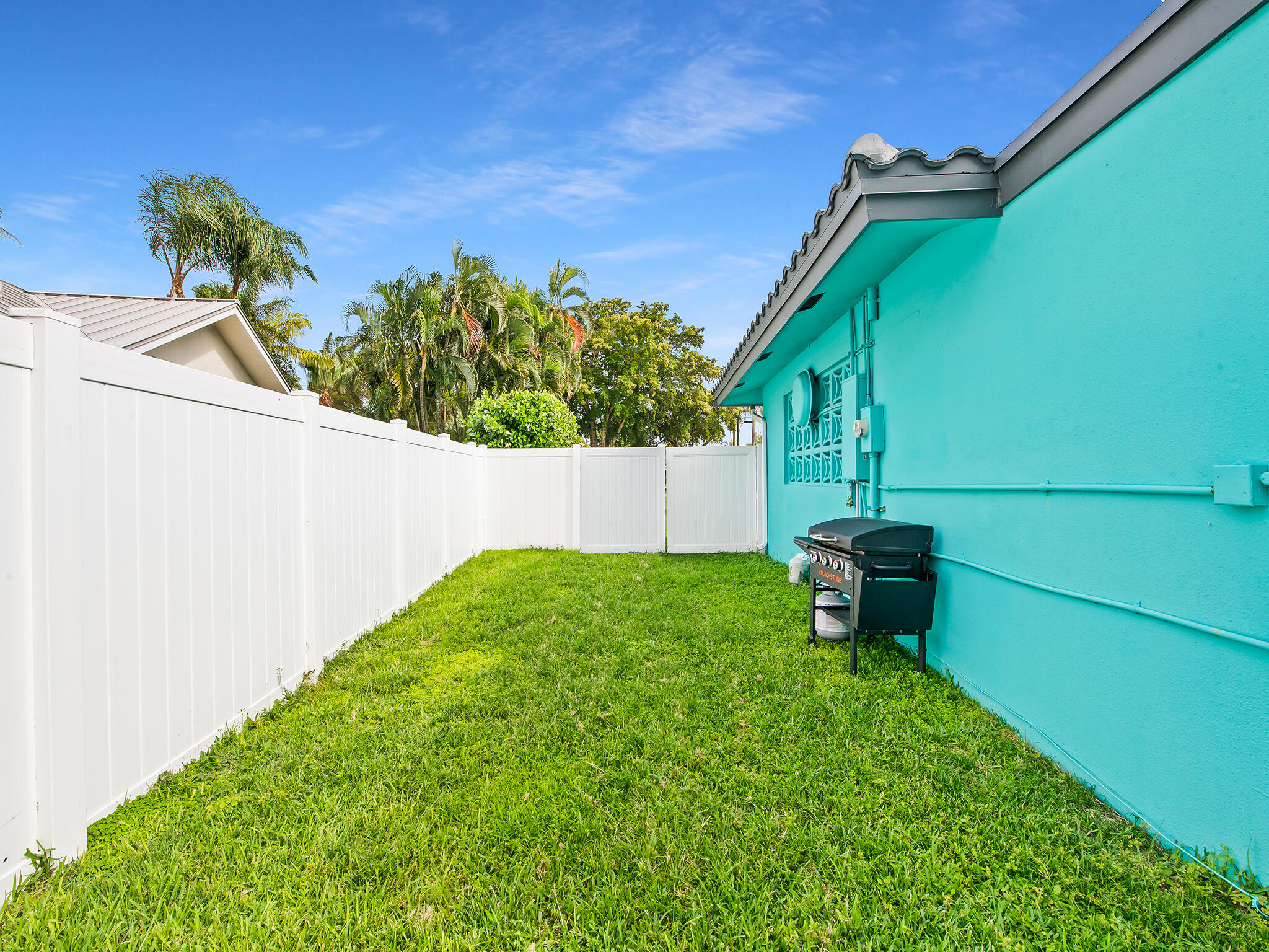 2141 NE 24th Street