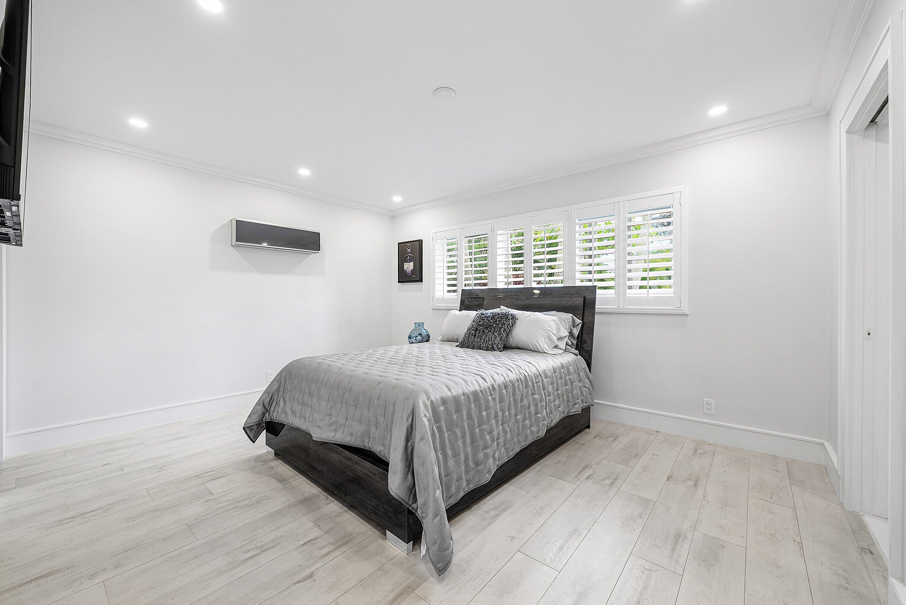 1733 Coral Gardens Drive