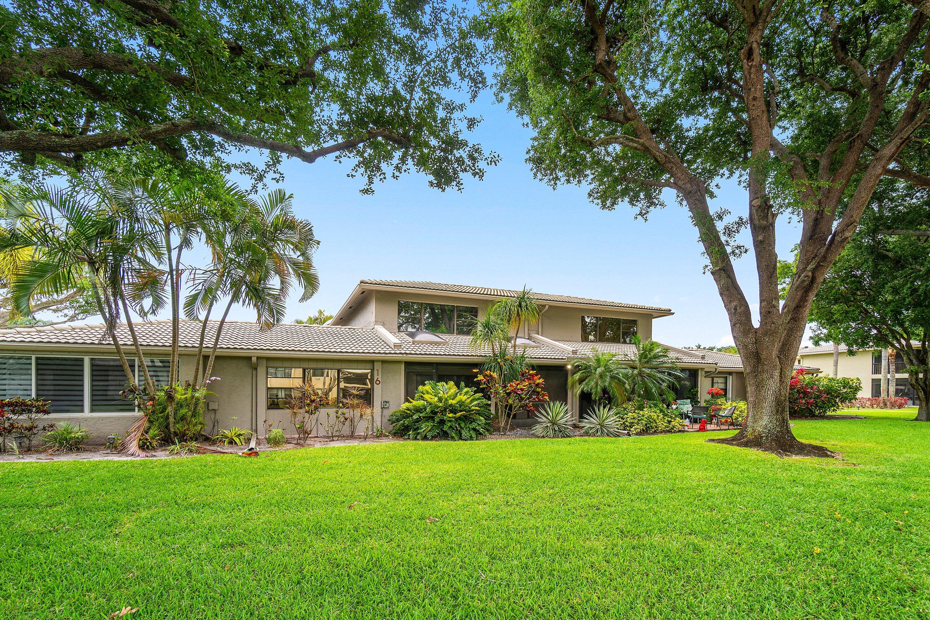 16 Stratford Drive E C