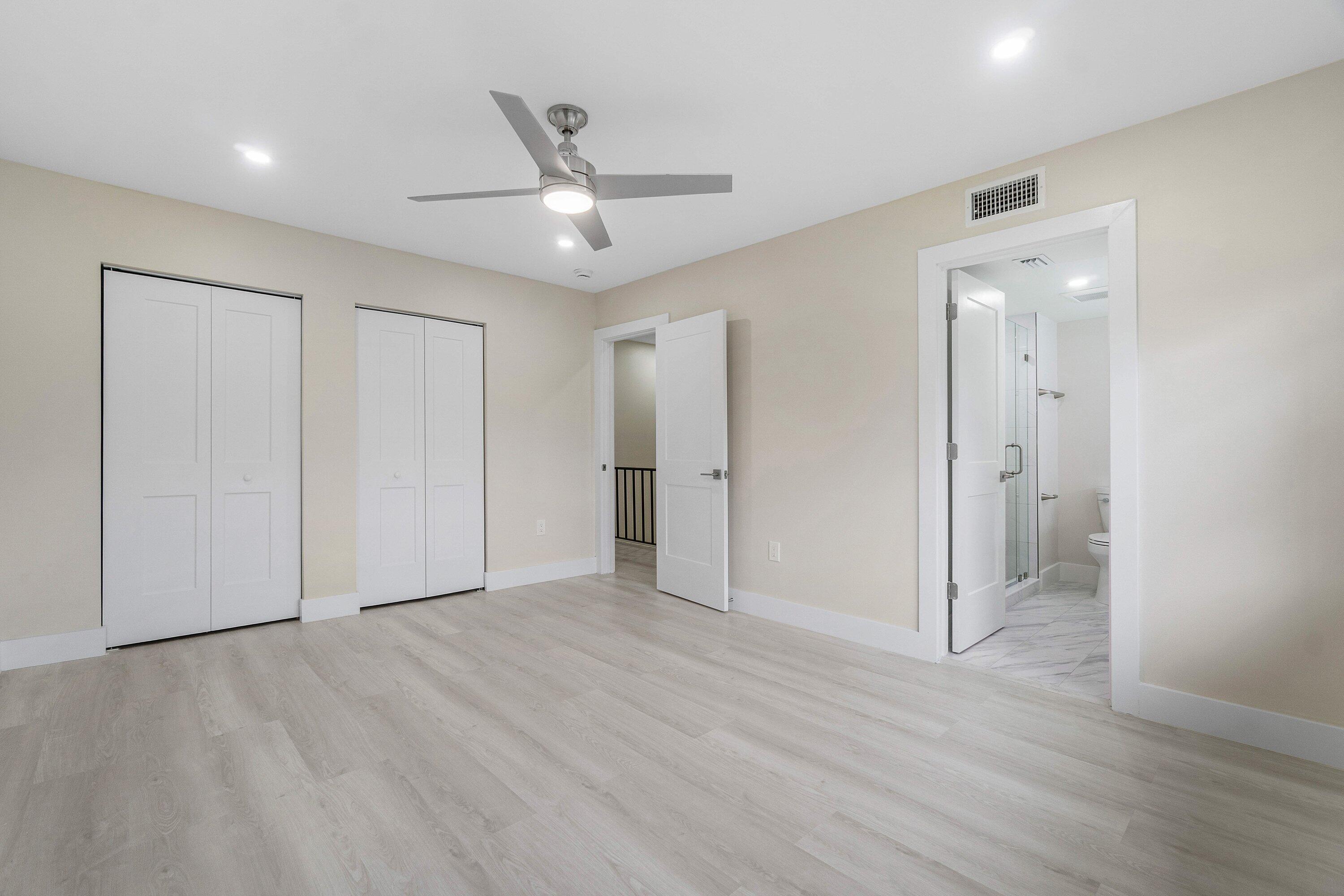 16 Stratford Drive E C
