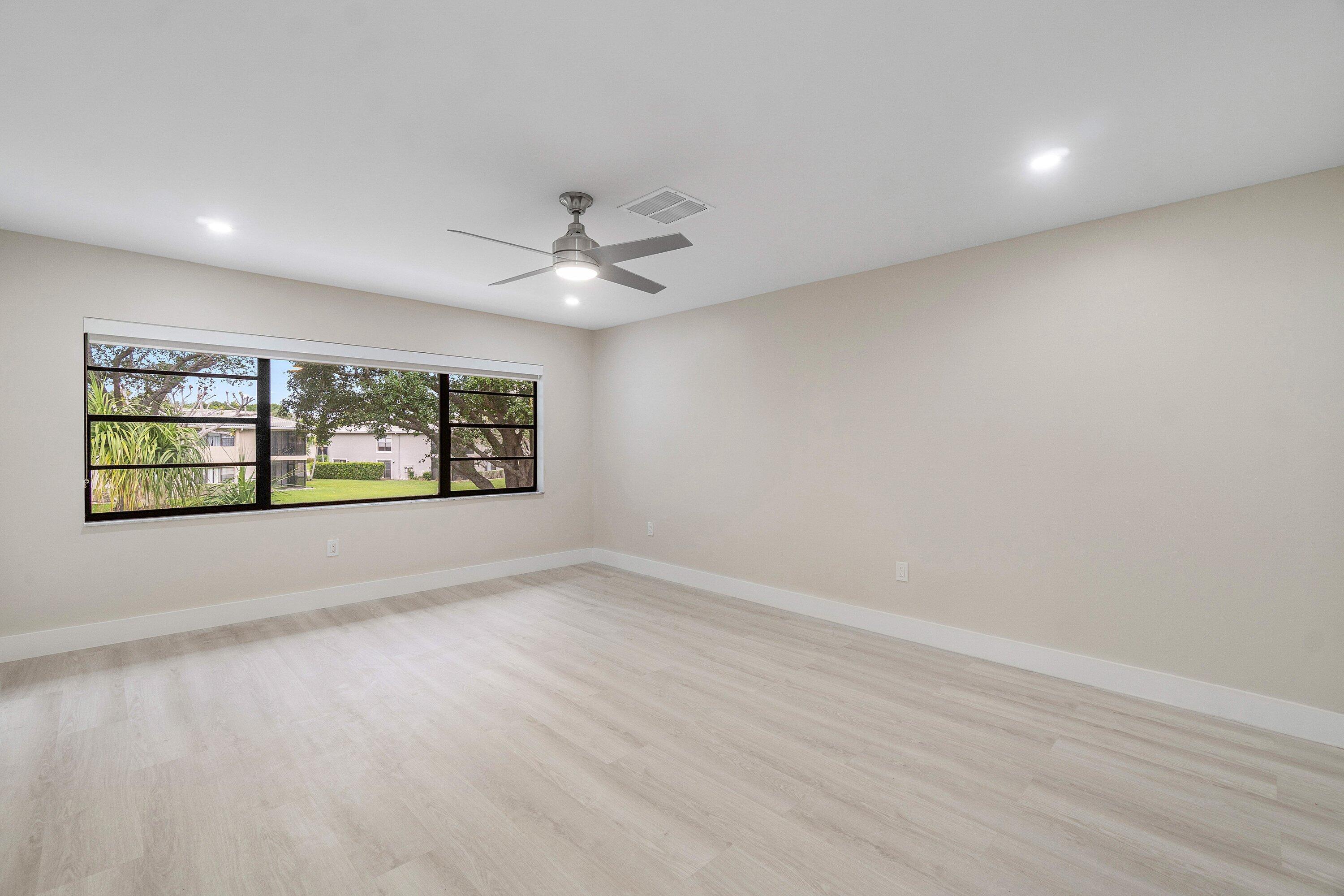 16 Stratford Drive E C