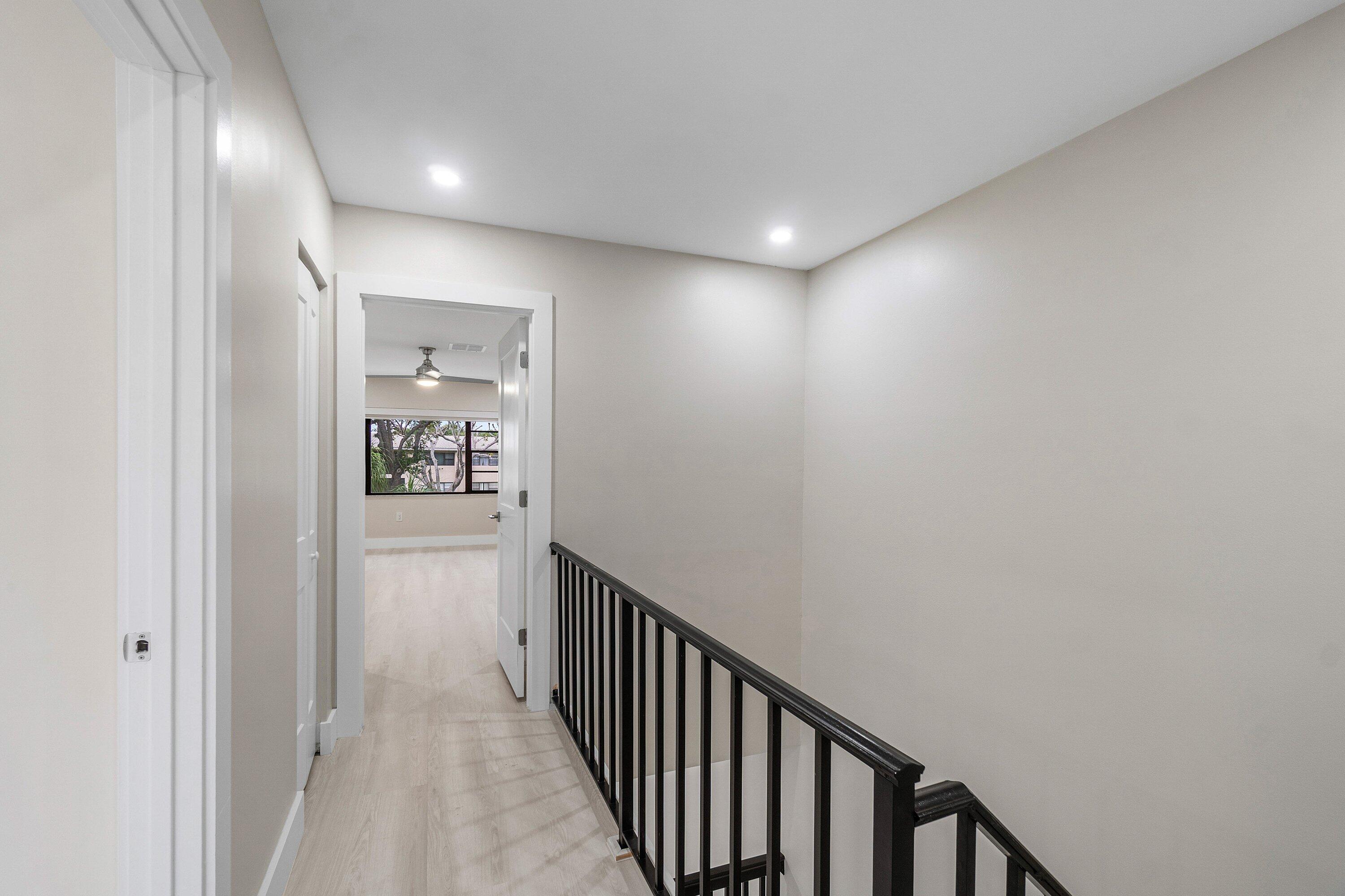 16 Stratford Drive E C