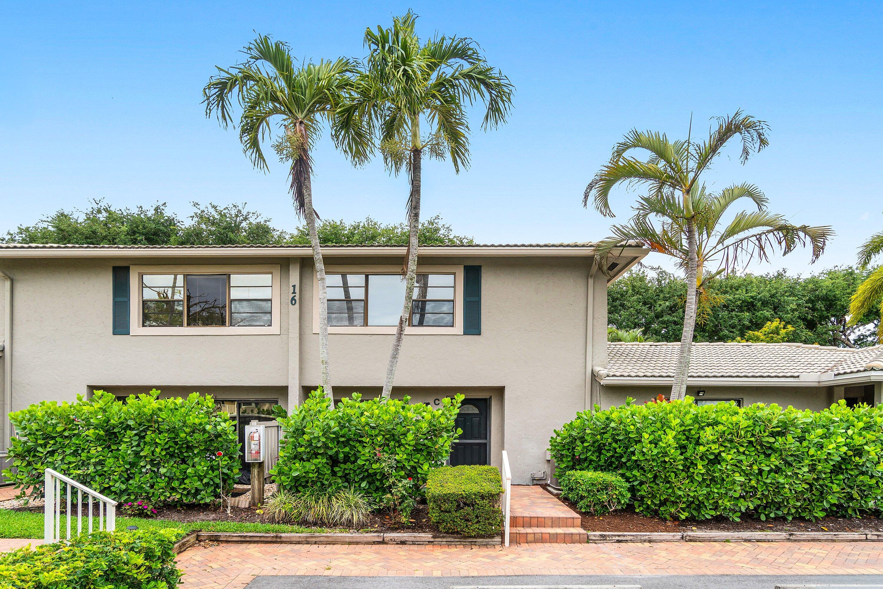 16 Stratford Drive E C
