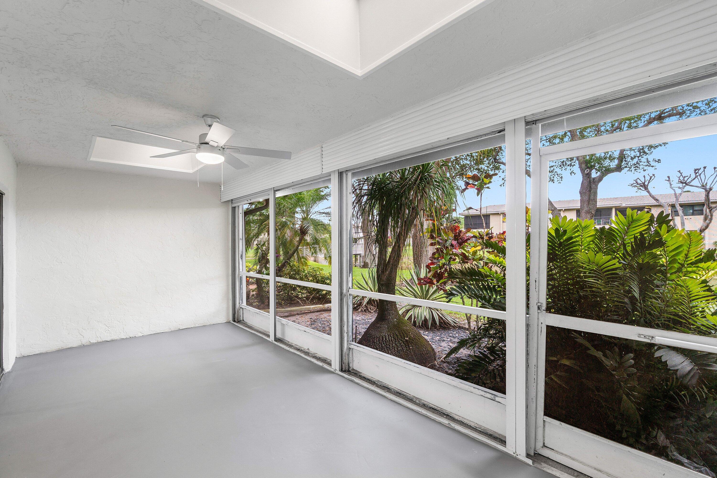 16 Stratford Drive E C
