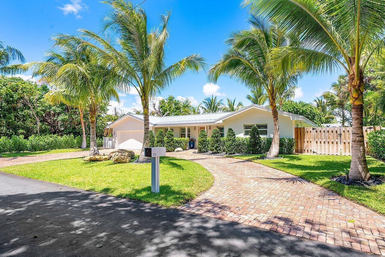 911 SW 27th Terrace