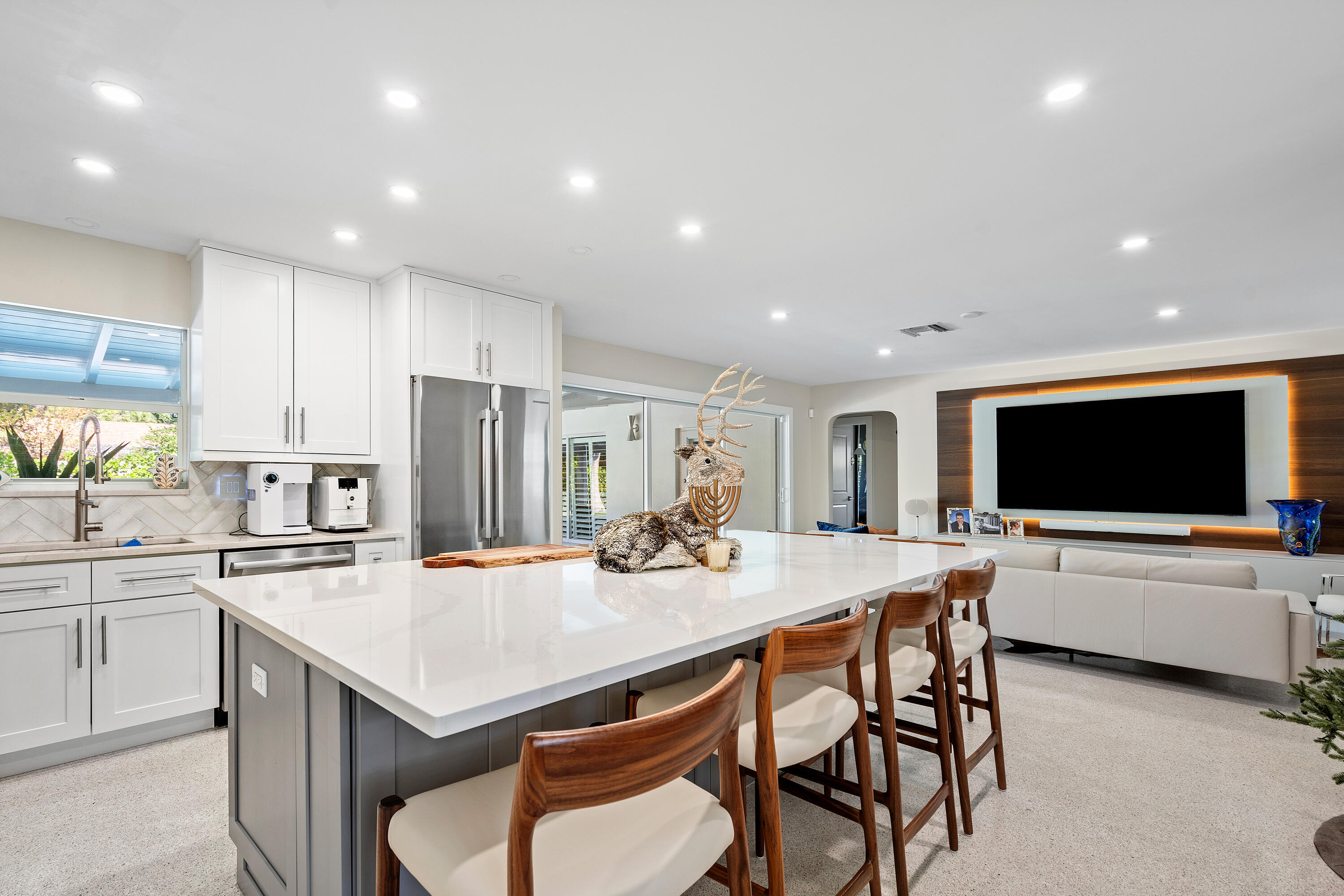 911 SW 27th Terrace