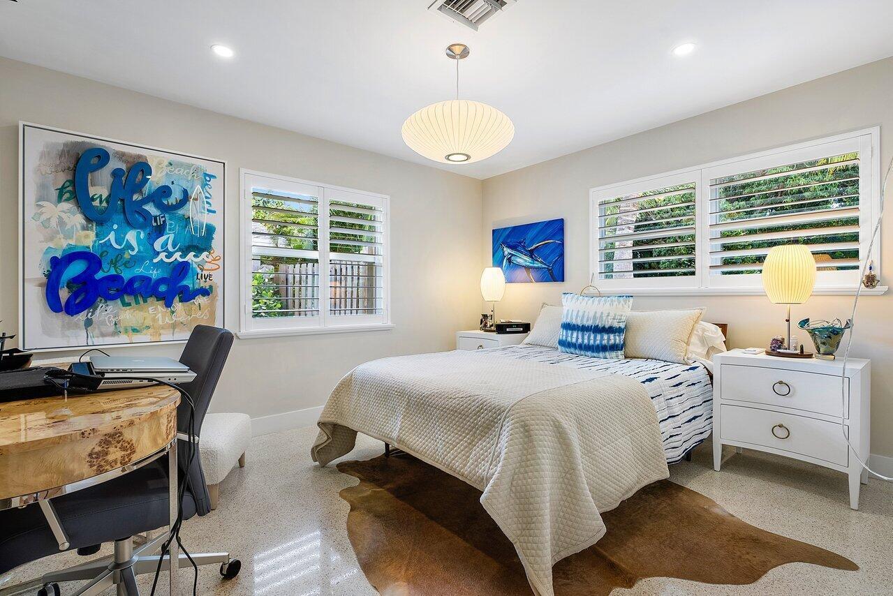 911 SW 27th Terrace