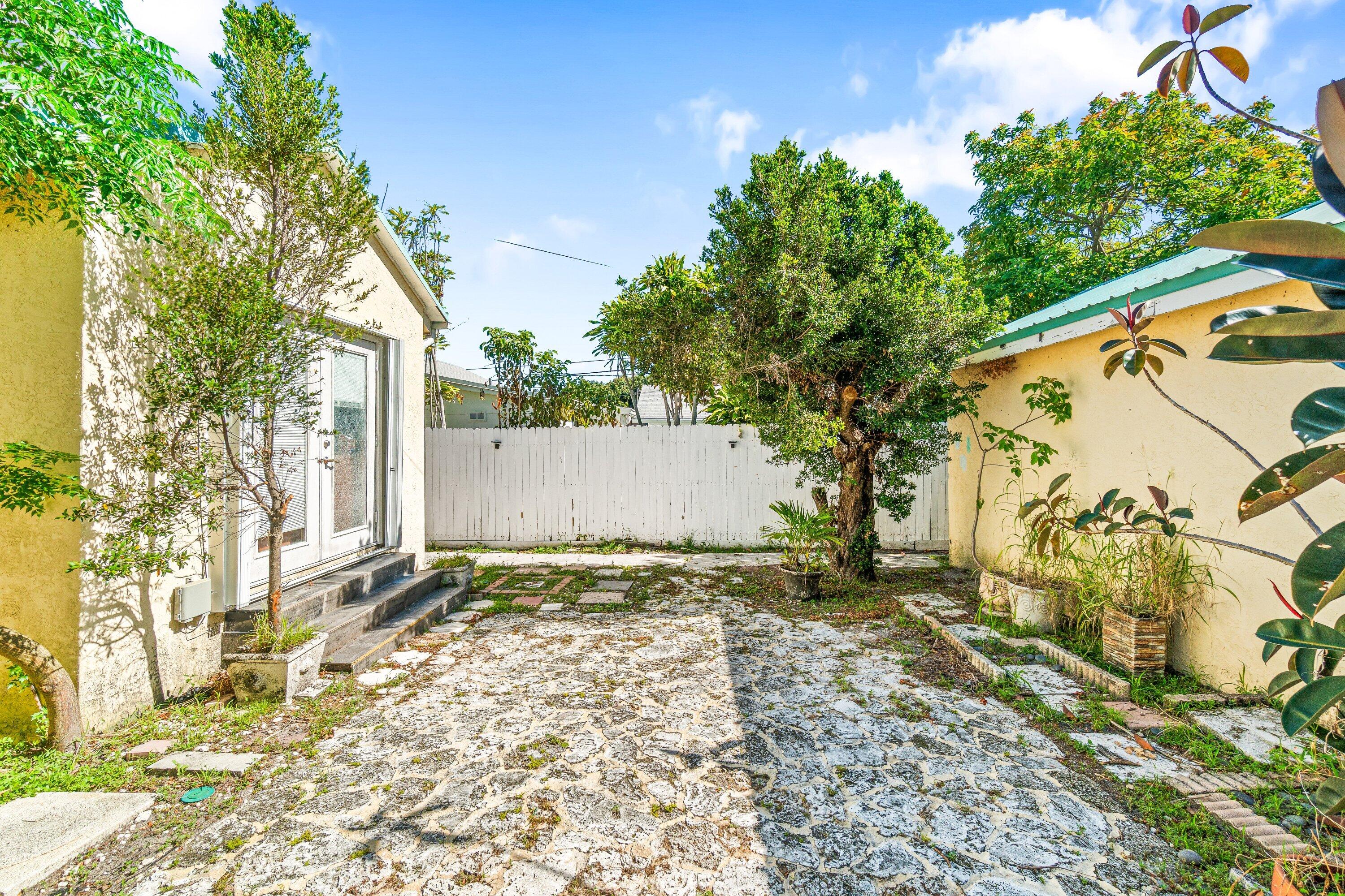 629 Selkirk Street
