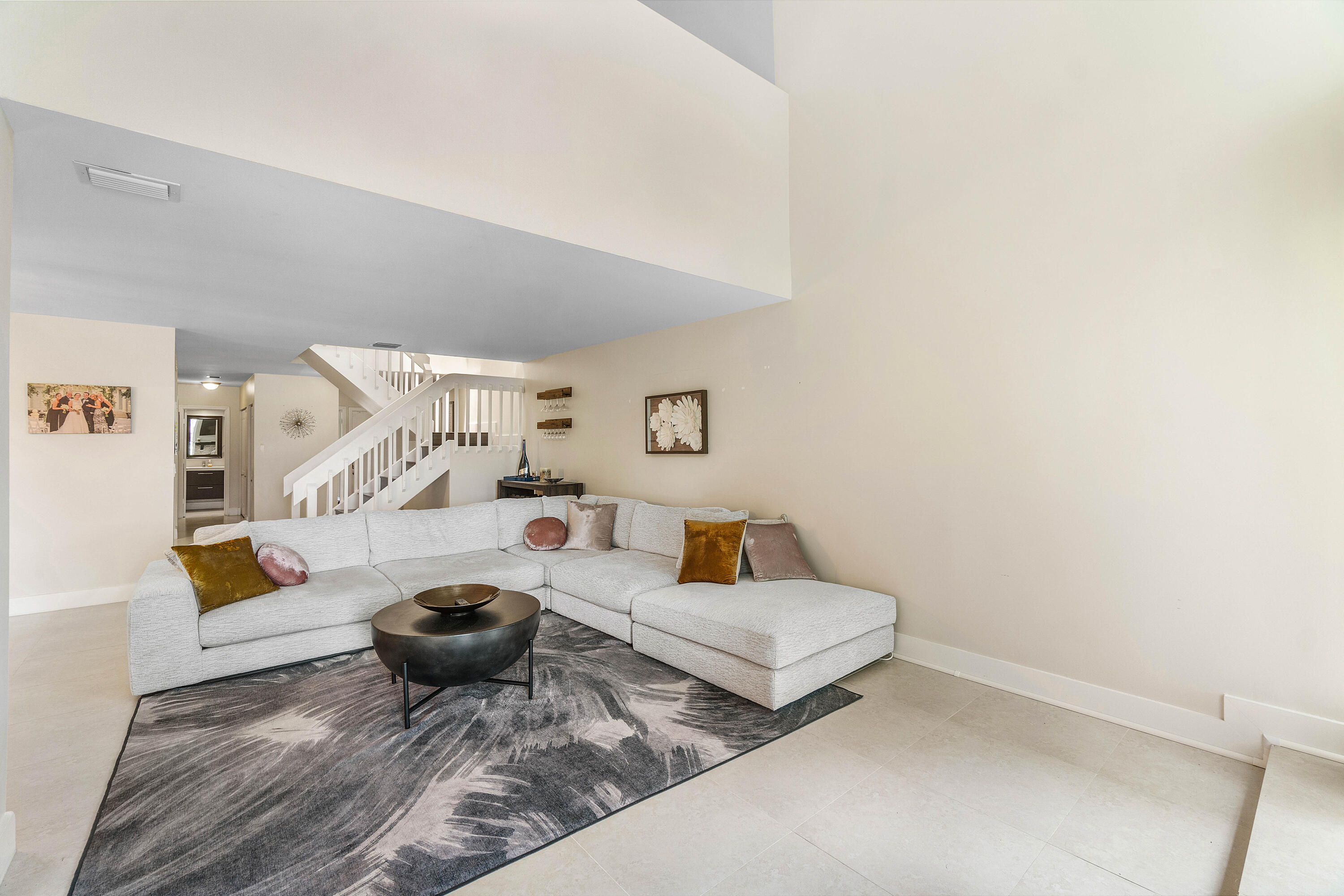 6044 Glendale Drive
