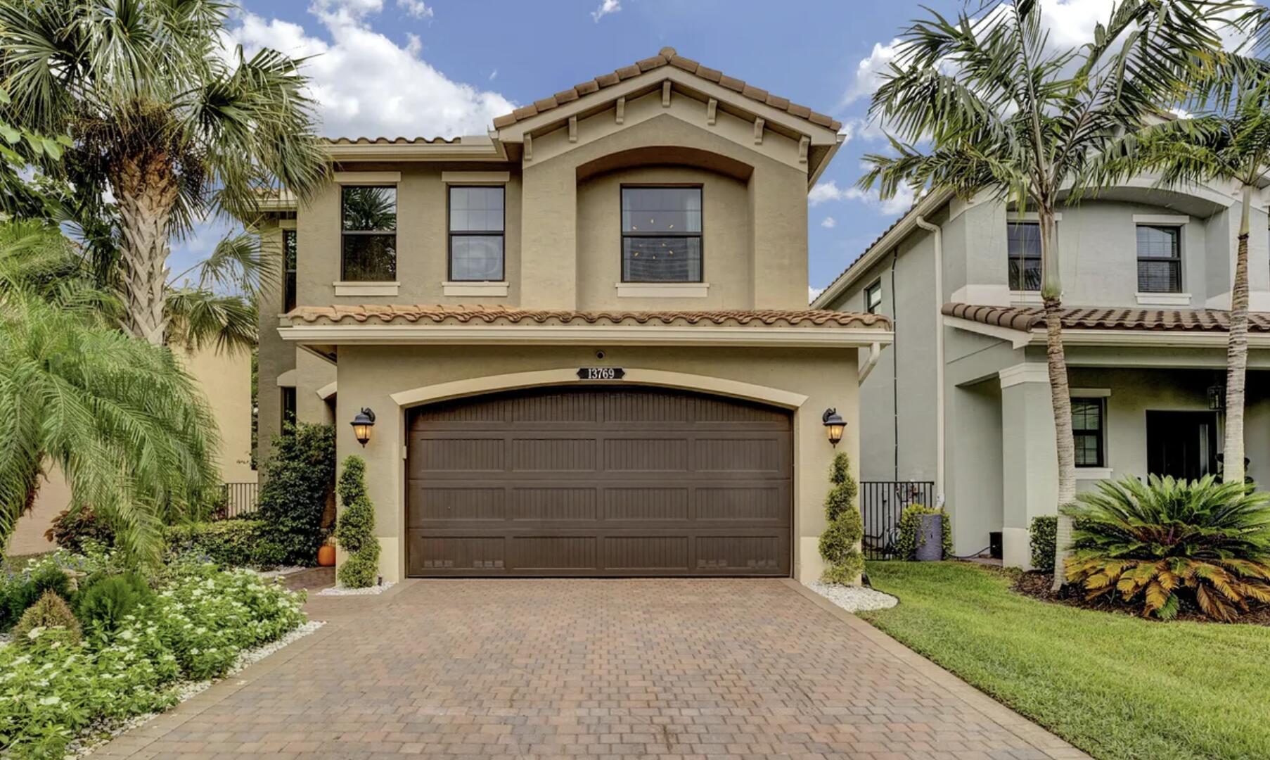 13769 Moss Agate Avenue