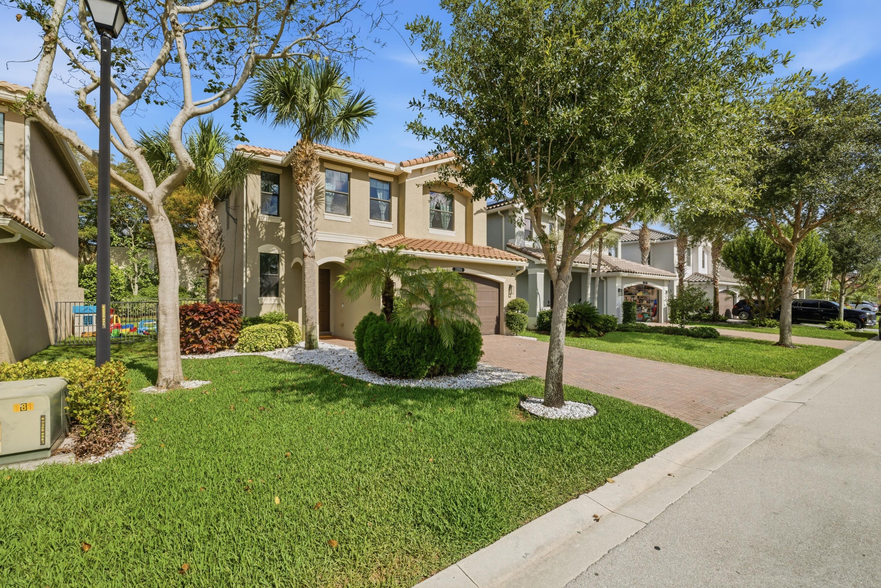 13769 Moss Agate Avenue
