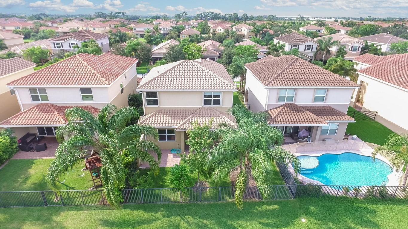 8268 Calabria Lakes Drive