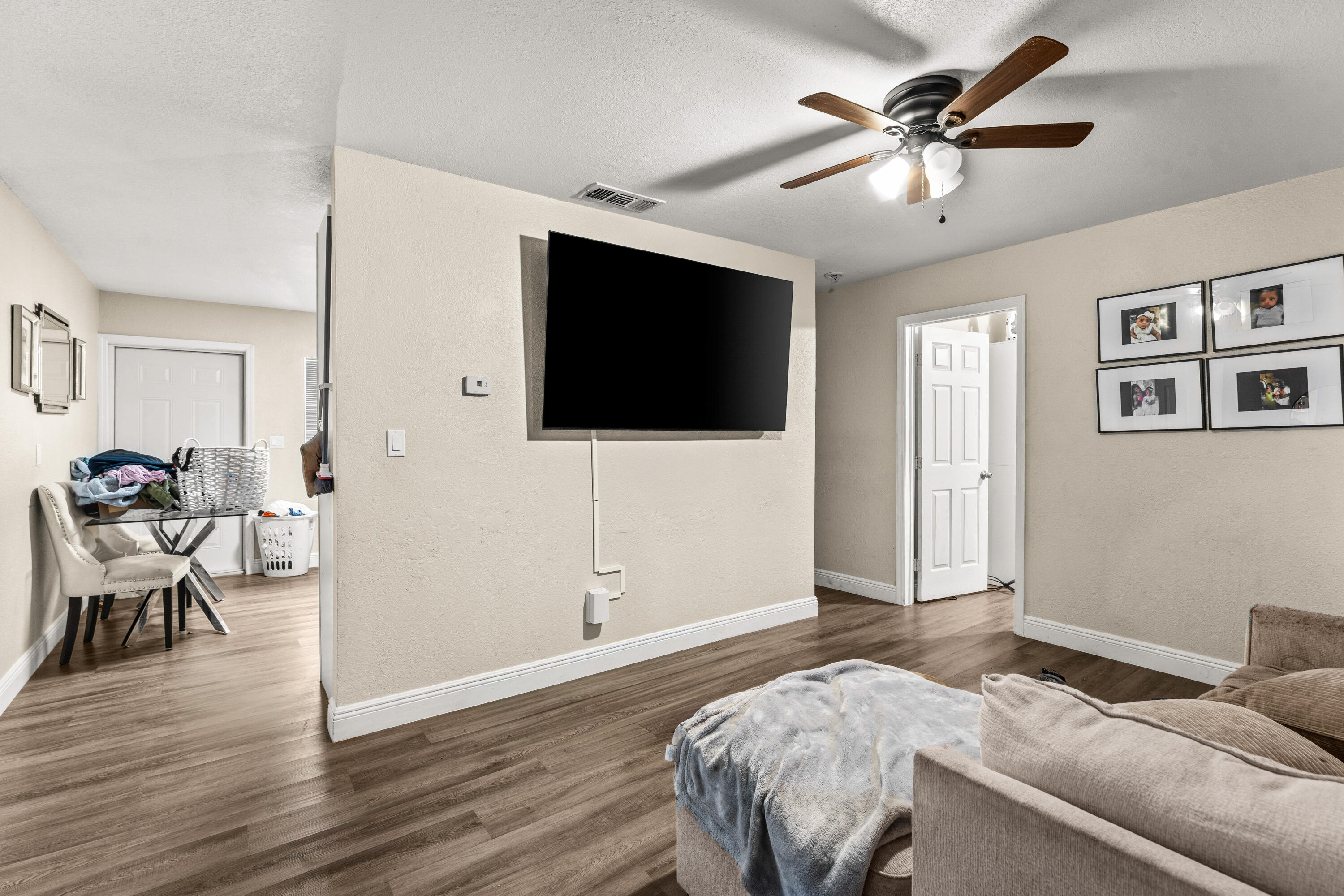1205 Ave K