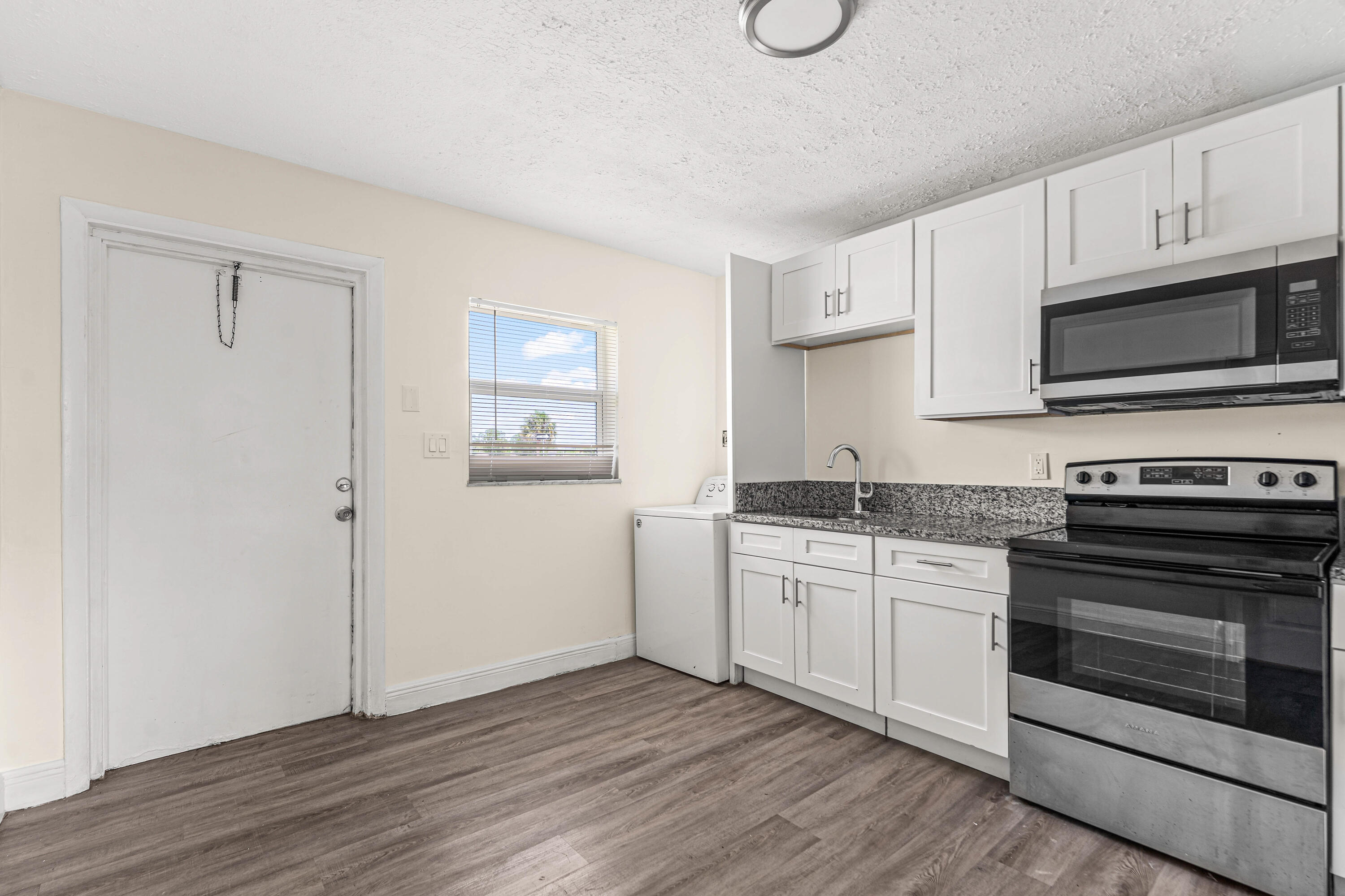 1205 Ave K