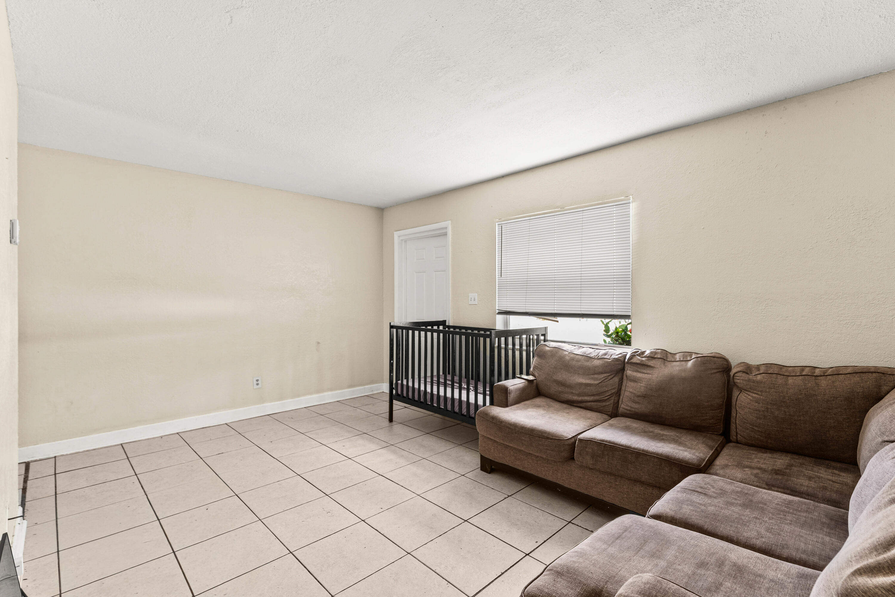 1205 Ave K