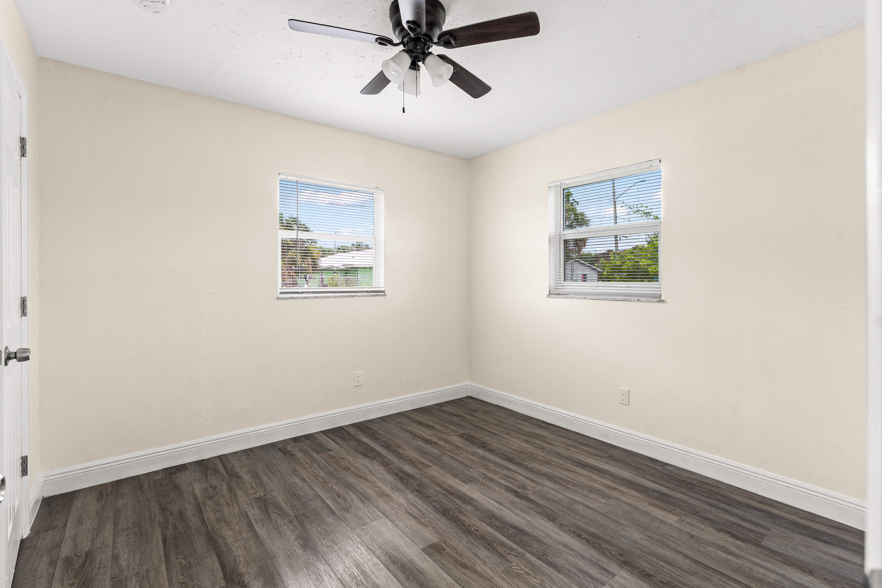 1205 Ave K
